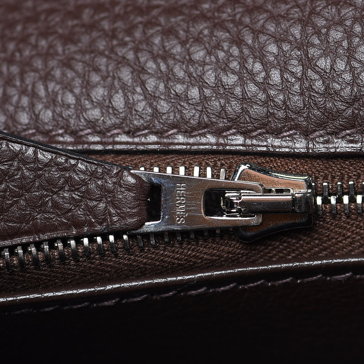 Togo Kelly Retourne 40 Chocolate