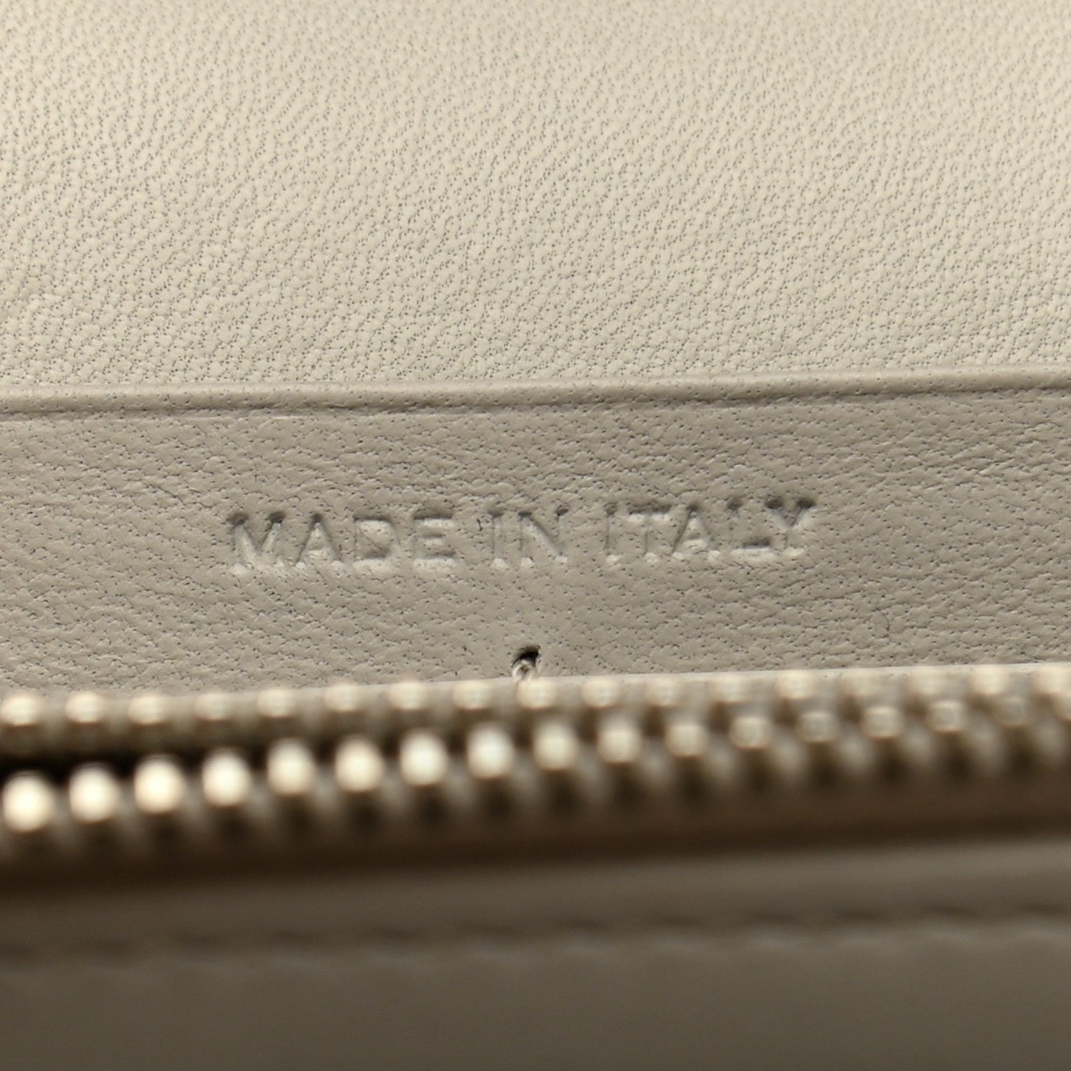 Saint Laurent Calfskin Crocodile Embossed Monogram Chain Wallet Blanc Vintage 6 of 9