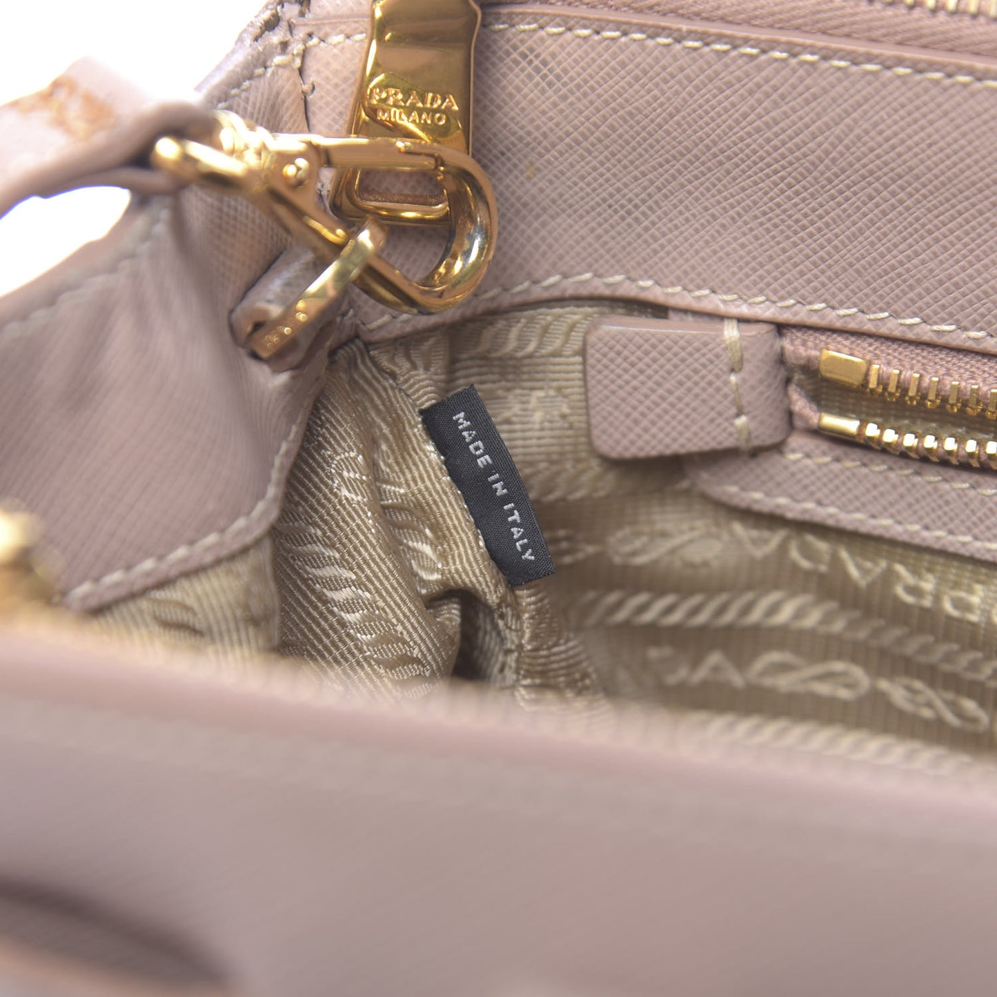 Saffiano Medium Galleria Double Zip Tote Cammeo