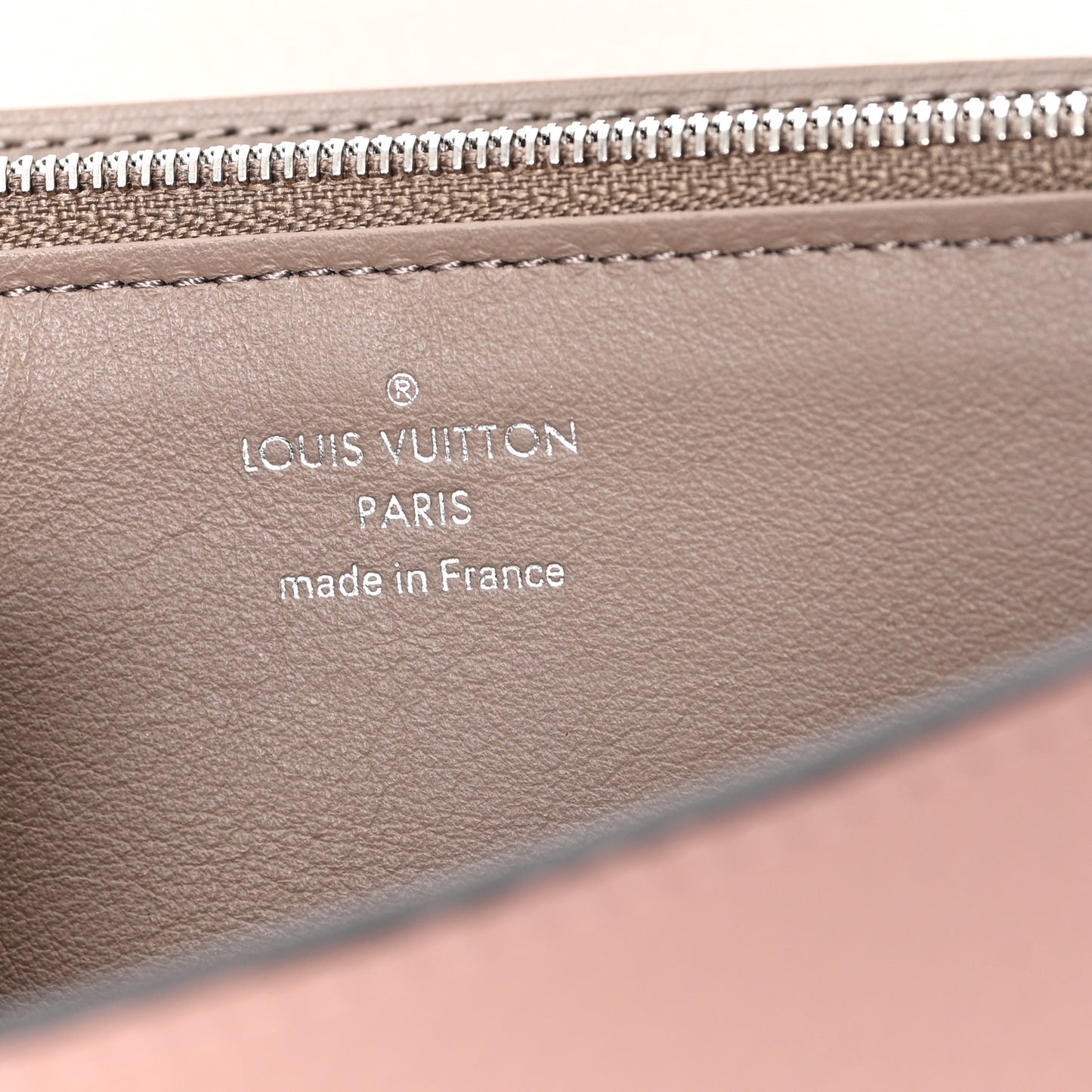 Taurillon Capucines Wallet Magnolia