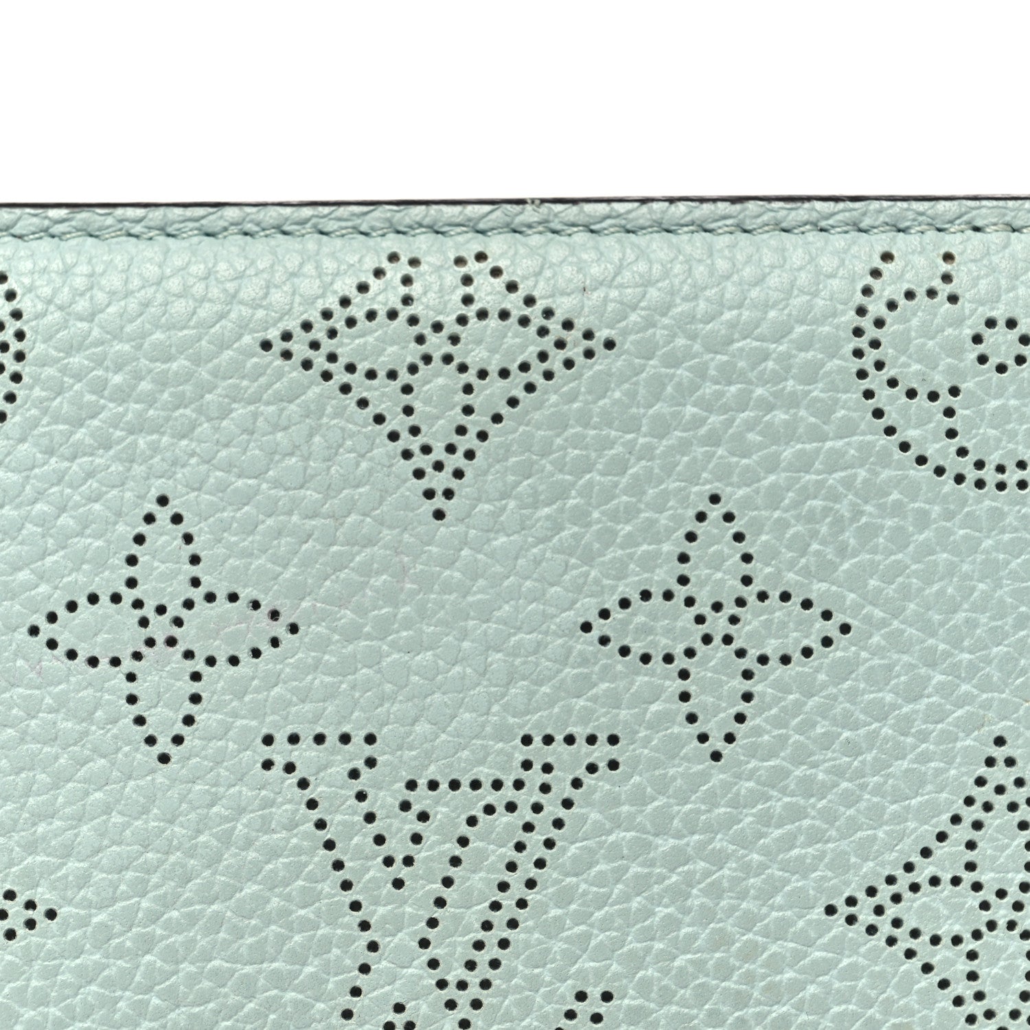 Louis Vuitton Mahina Clea Wallet Vert Lagon 1859590 – FASHIONPHILE