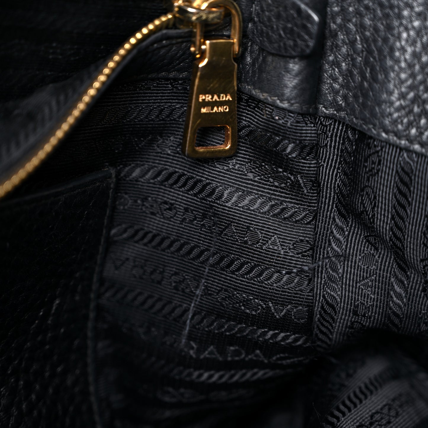 Vitello Daino Side Pocket Tote Black
