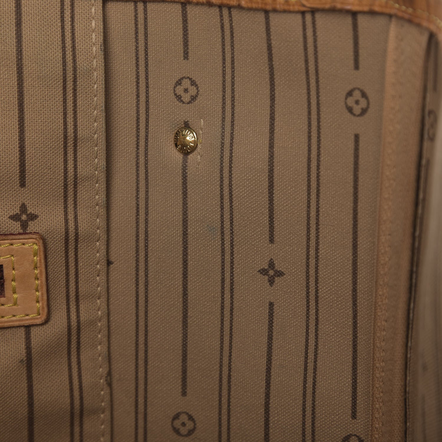 Louis Vuitton Monogram Neverfull MM 14 of 19