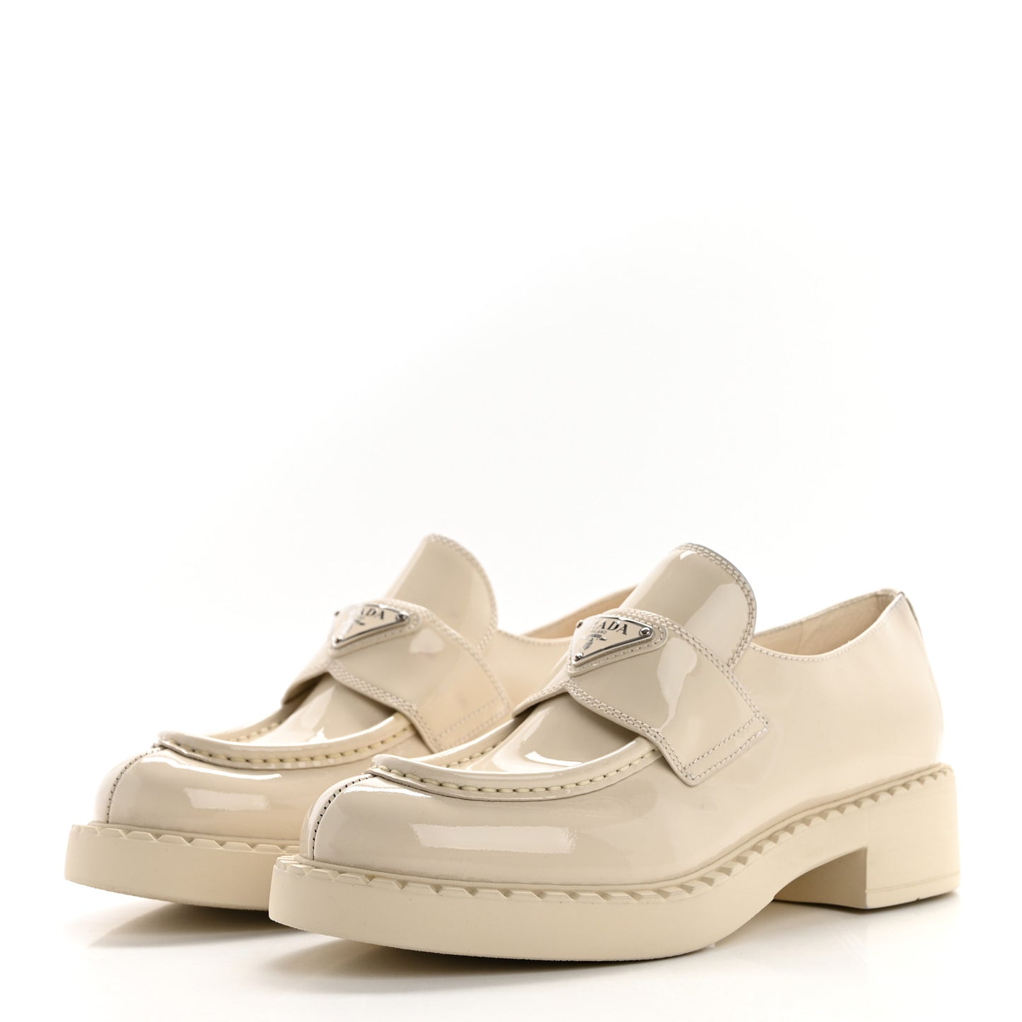 Vernice Metal Triangle Logo 50mm Loafers 38 Avorio