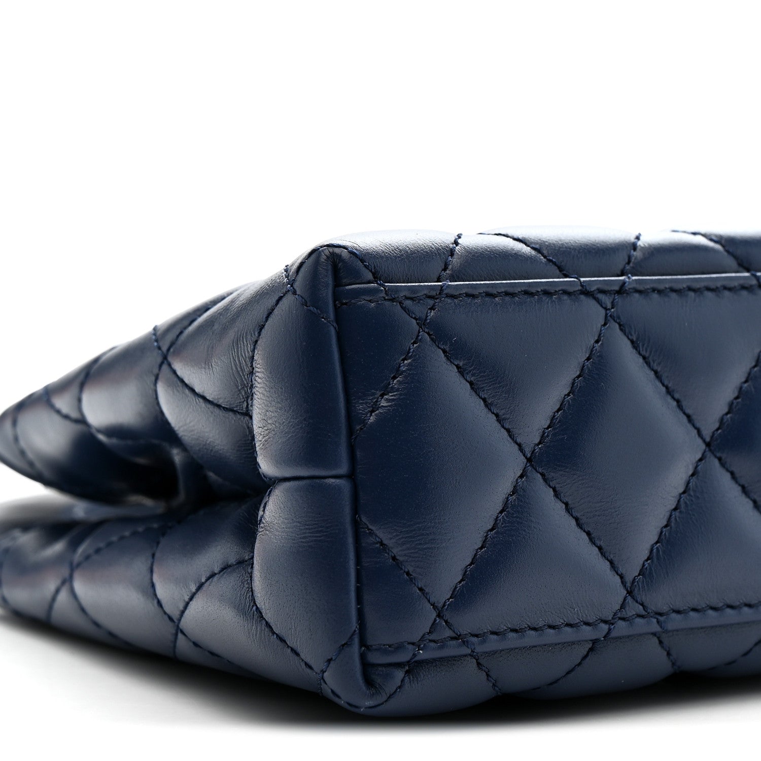 CHANEL ネイビー キルティング バッグ Chanel Shiny Aged Calfskin Quilted Nano Kelly Shopper Dark Blue