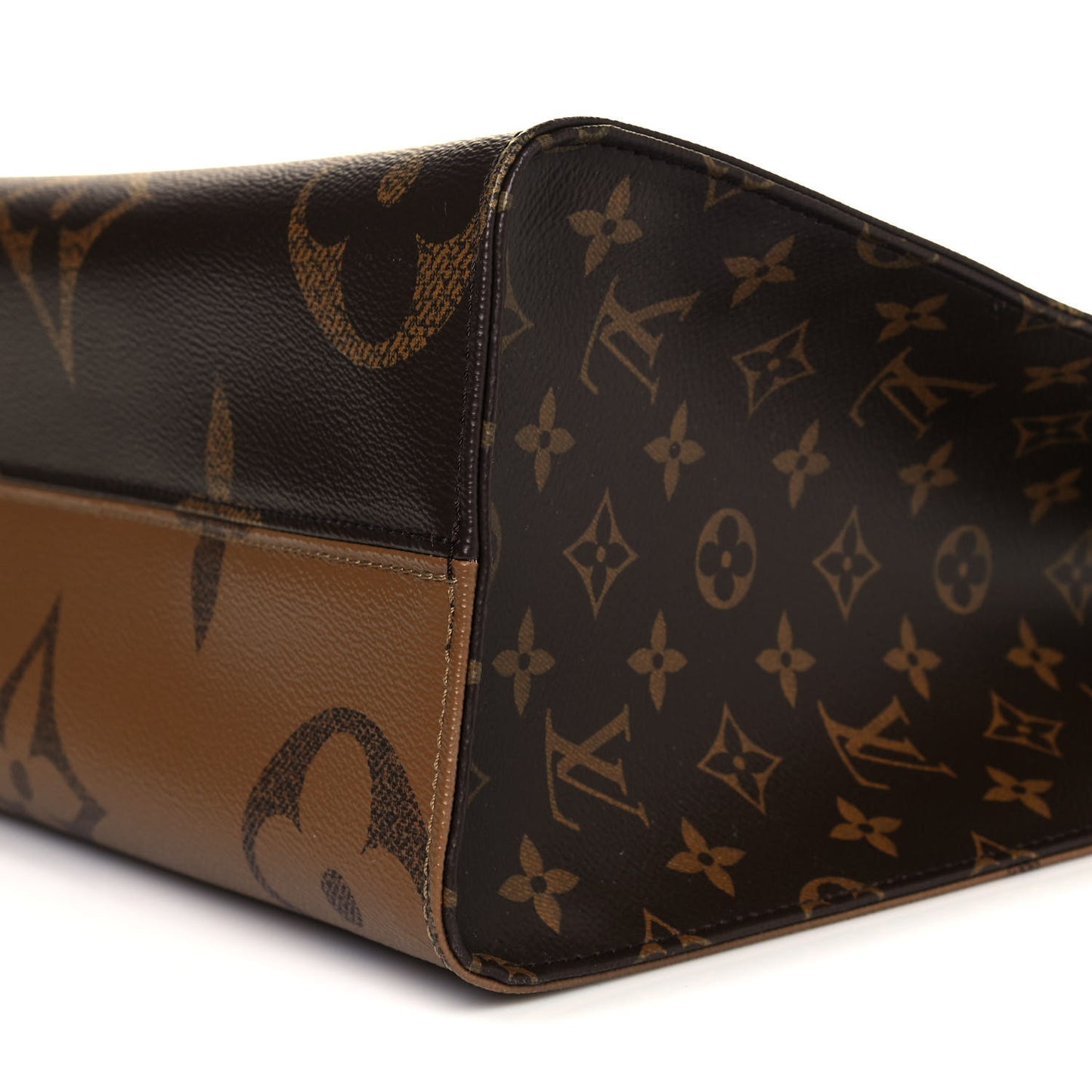 Reverse Monogram Giant Onthego MM