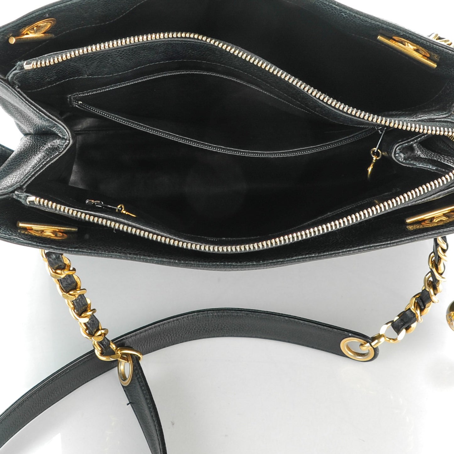 Caviar CC Shoulder Bag Black