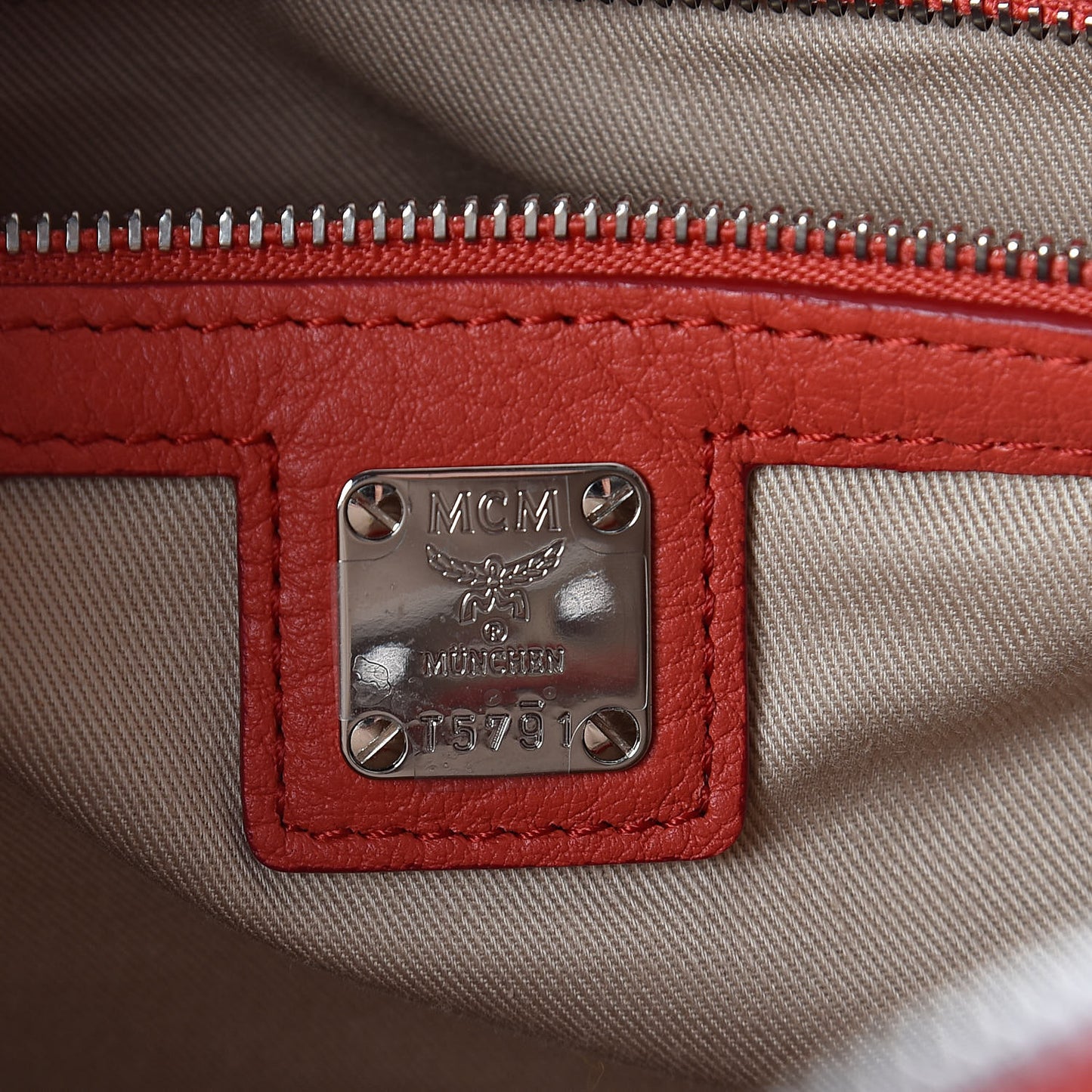 Visetos Medium Essential Boston Bag Coral