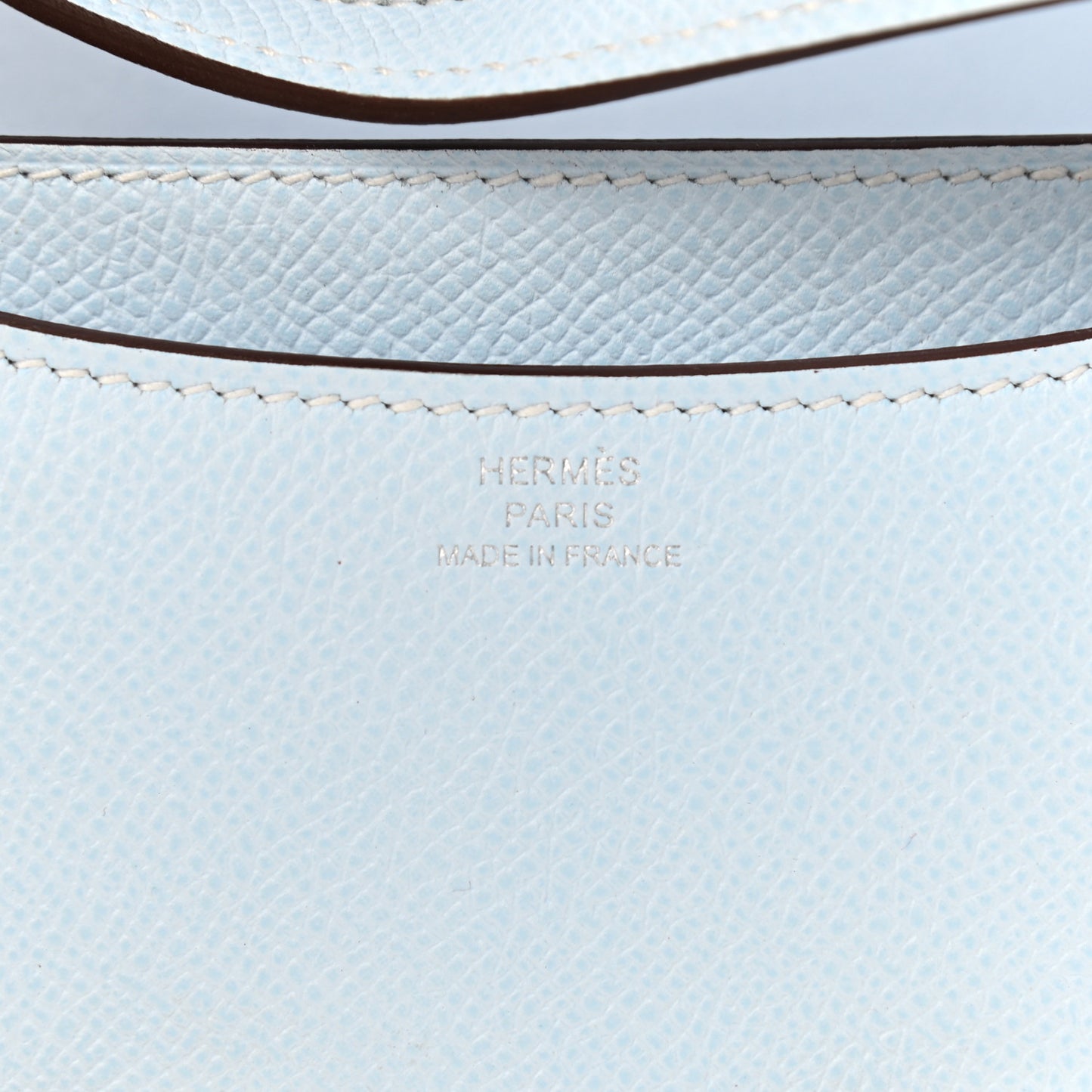 Epsom Constance 18 Bleu Brume