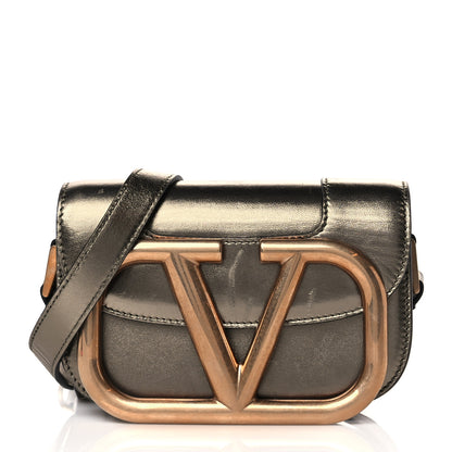 Valentino Garavani Metallic Nappa Small Supervee Crossbody Bag Silber 1 of 15