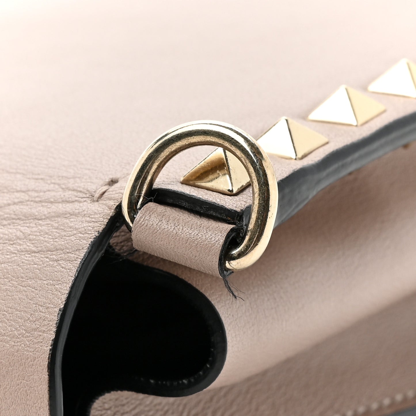 Vitello Rockstud Side Slip Crossbody Poudre