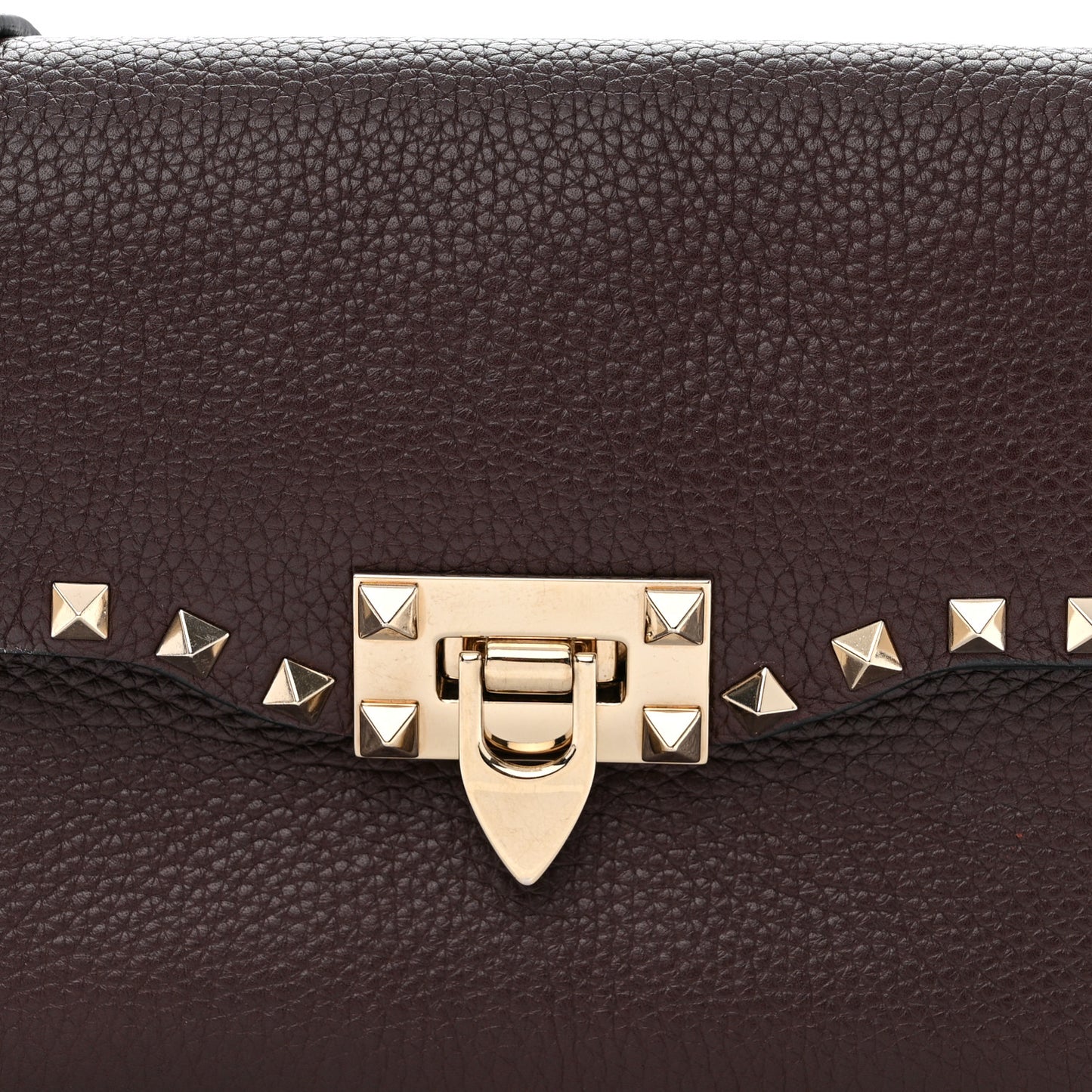 Pebbled Calfskin Medium Rockstud Flip Lock Crossbody Bag Rubin