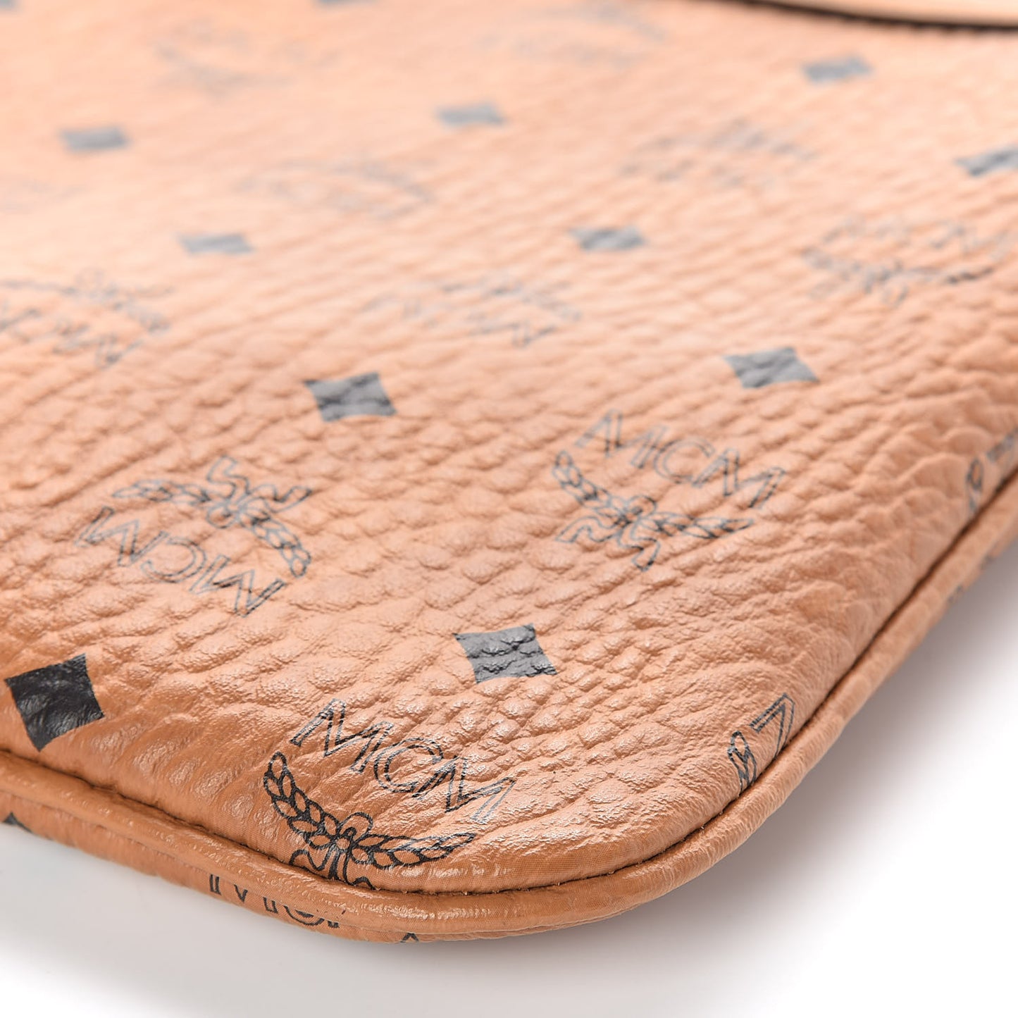 Visetos Medium Stark Wristlet Pouch Cognac