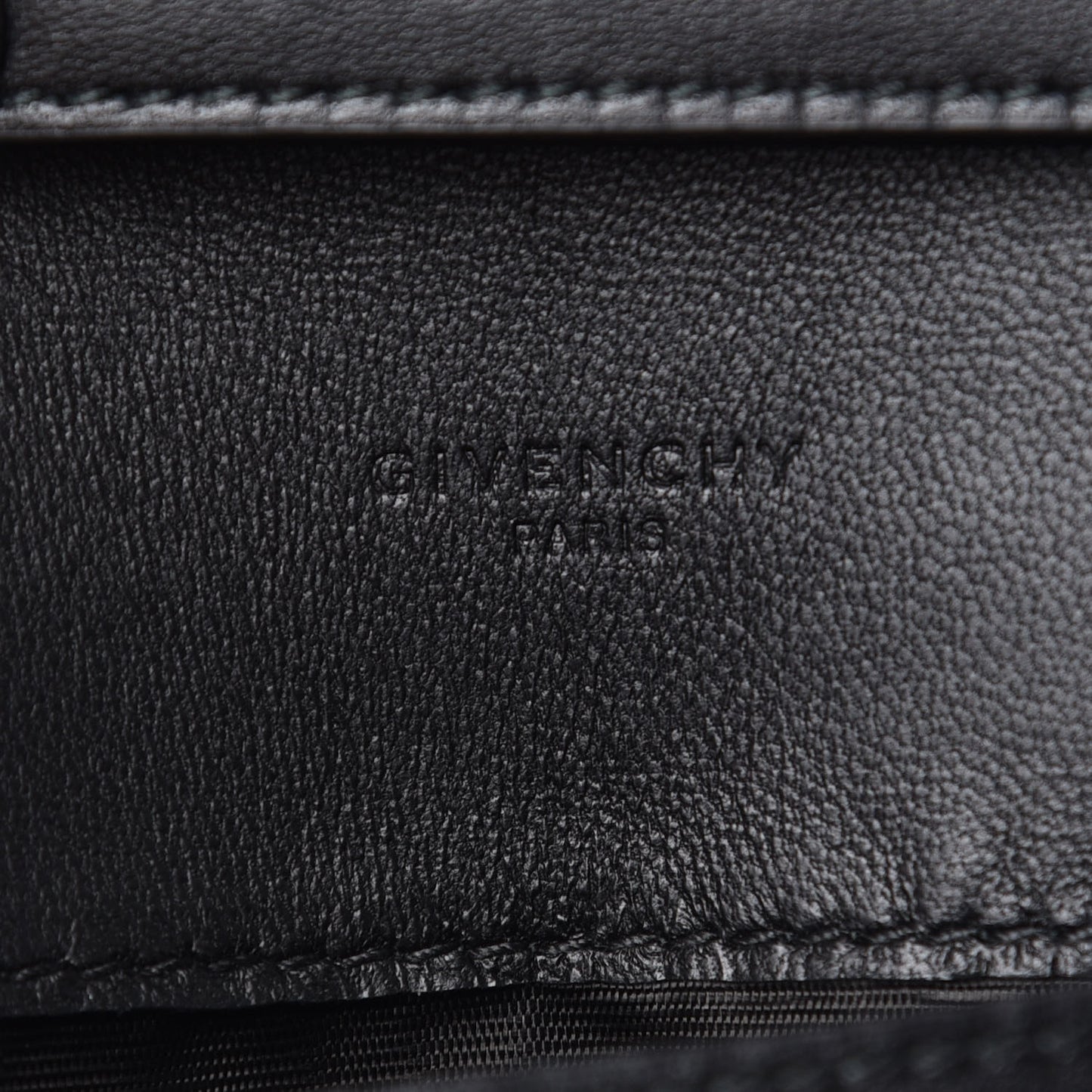 Metallic Goatskin Emblem Chain Wallet Silver