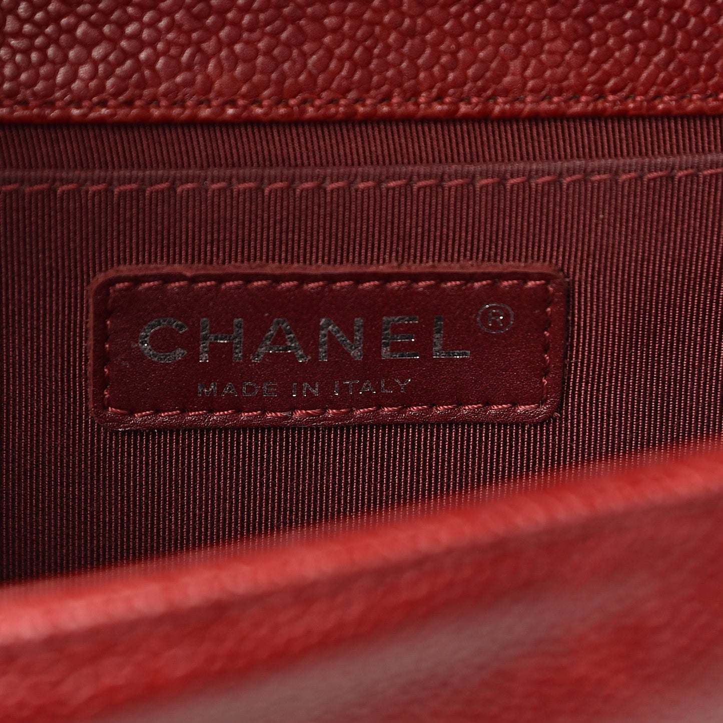 Caviar Quilted Medium Boy Flap Red