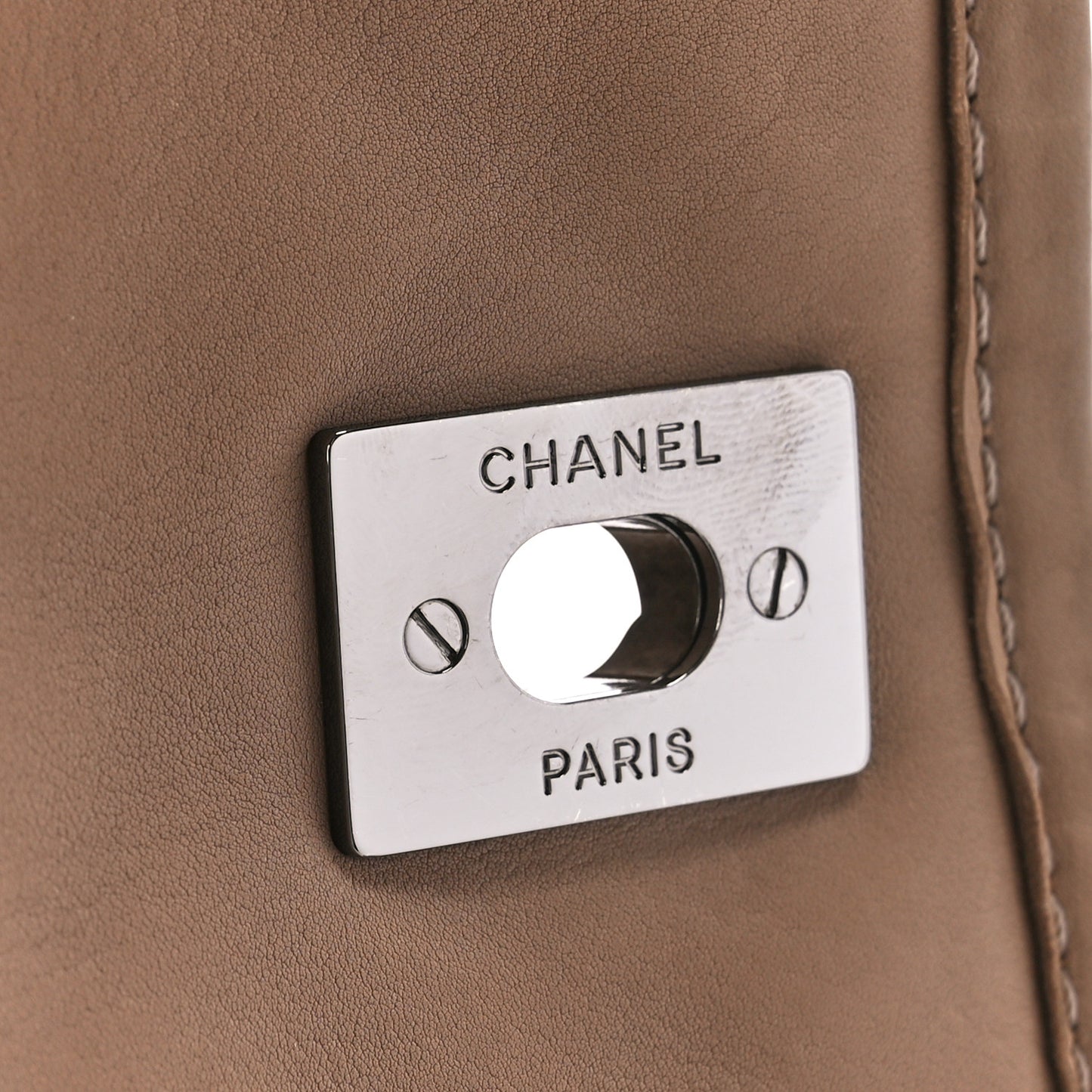 Grained Calfskin Large Natural Beauty Flap Beige