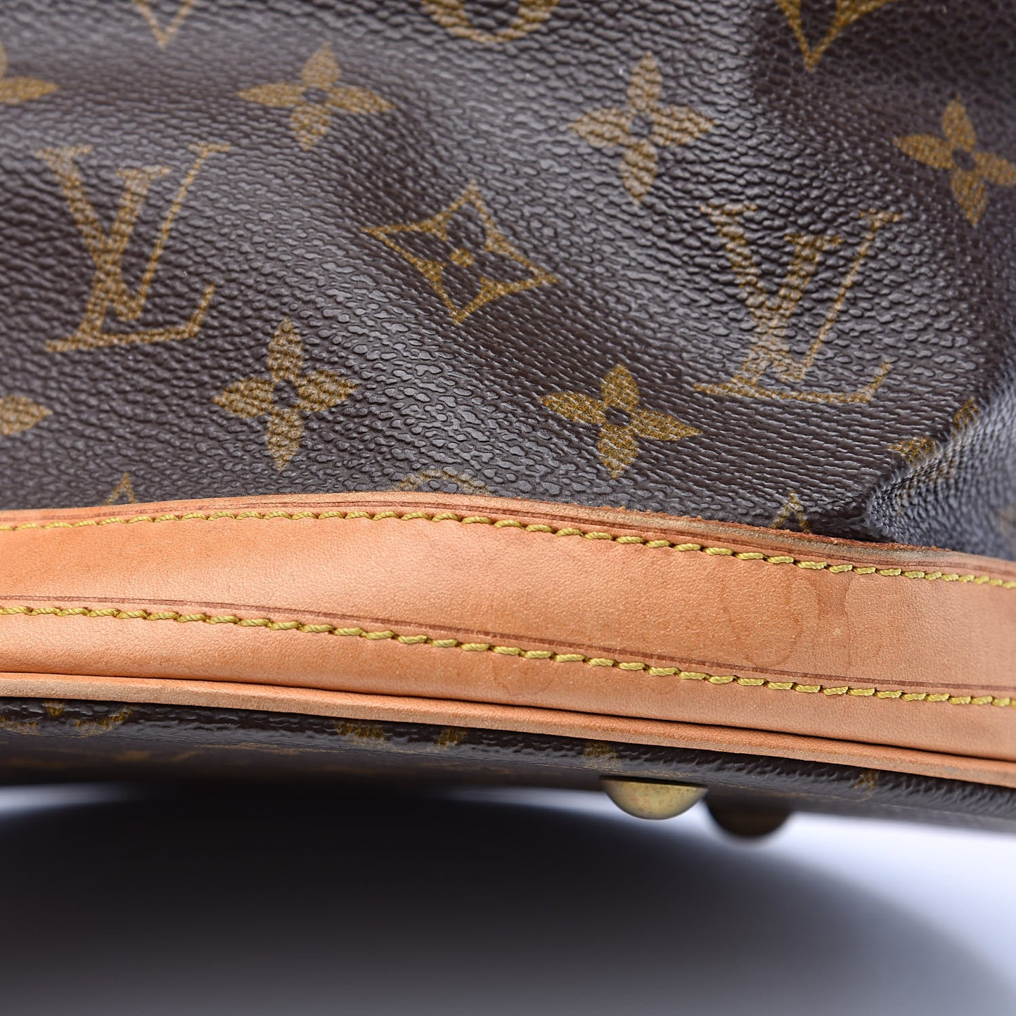 Monogram Petit Bucket 23