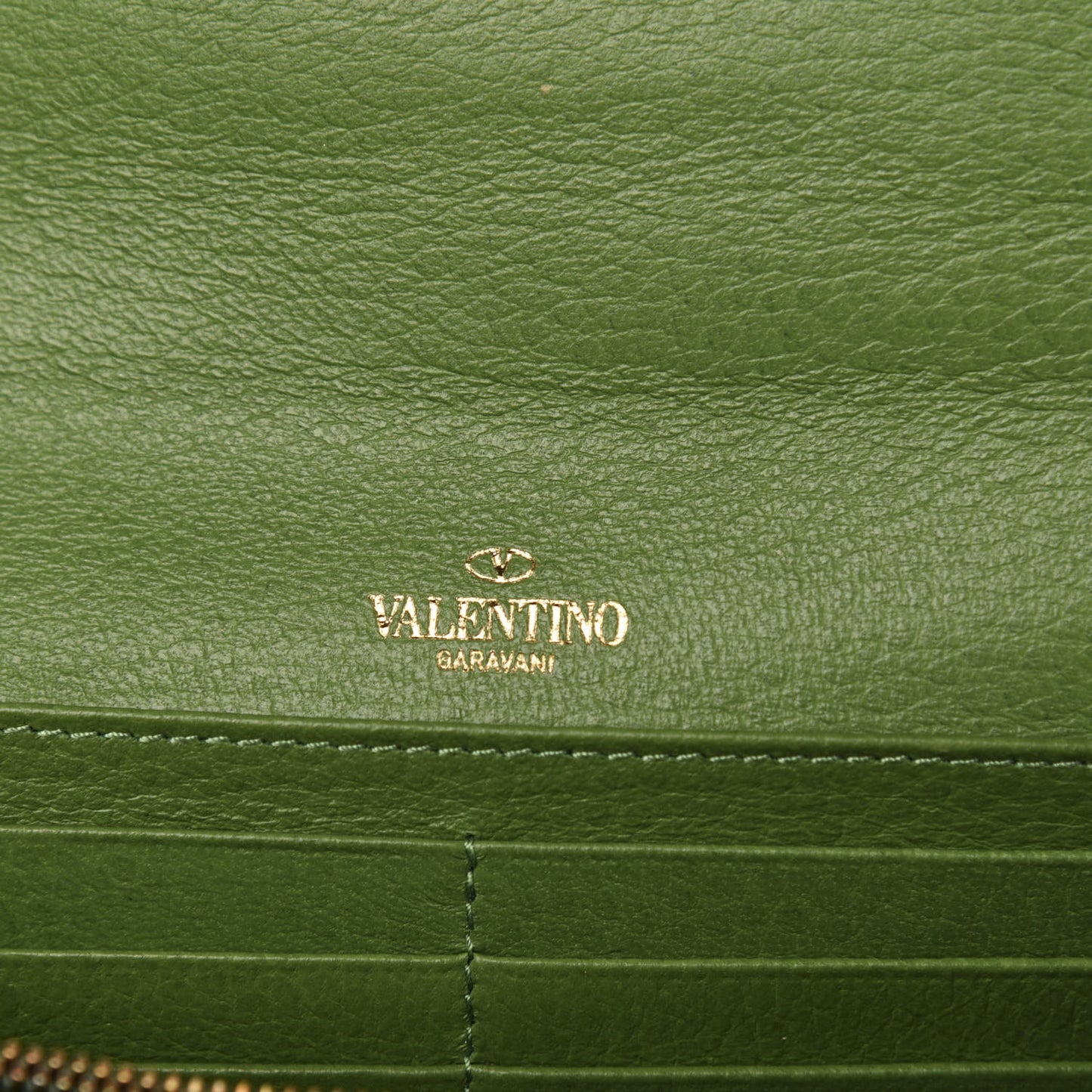 Pebbled Calfskin Rockstud Flap Wallet On Chain Deep Clover