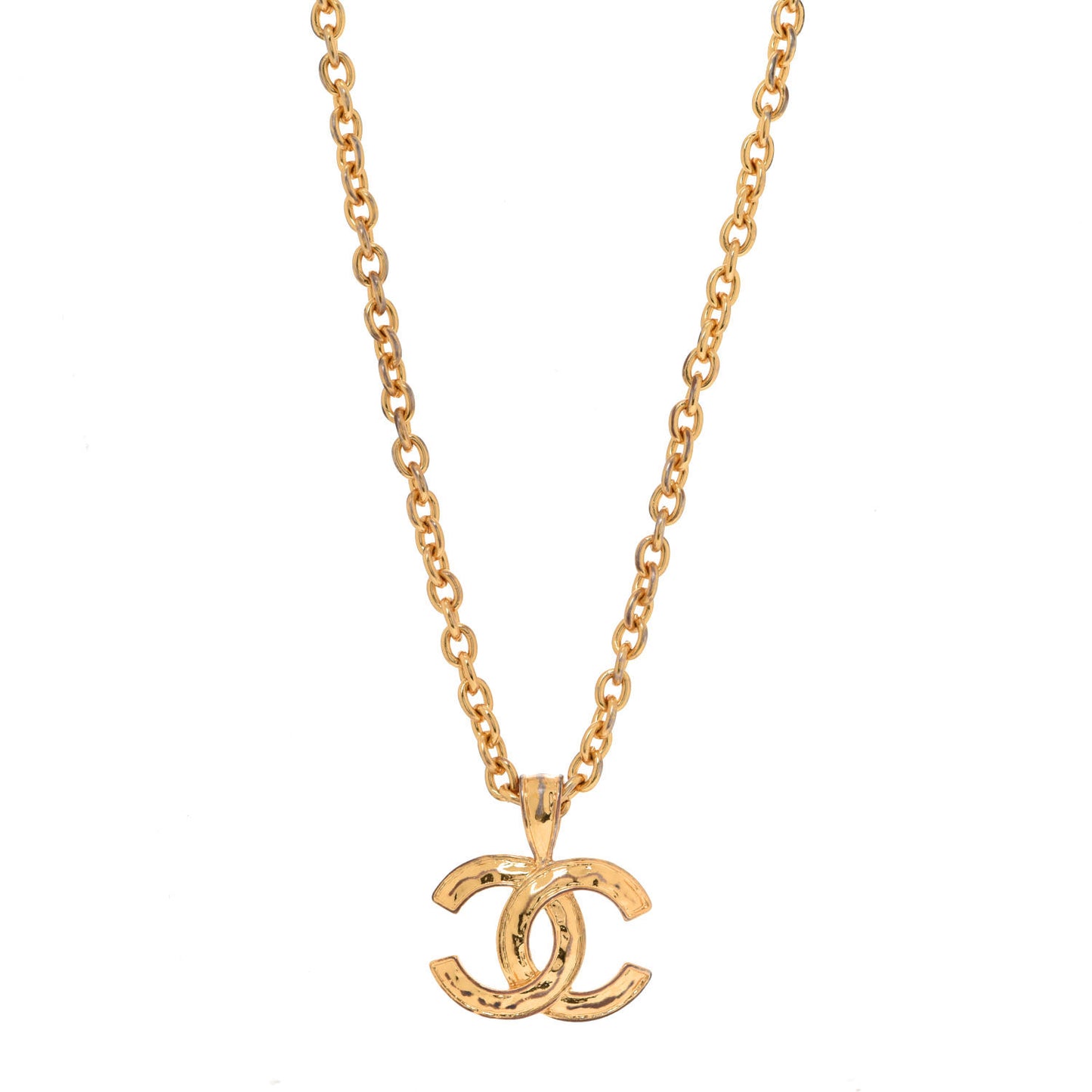 Metal Textured CC Short Chain Pendant Necklace Gold