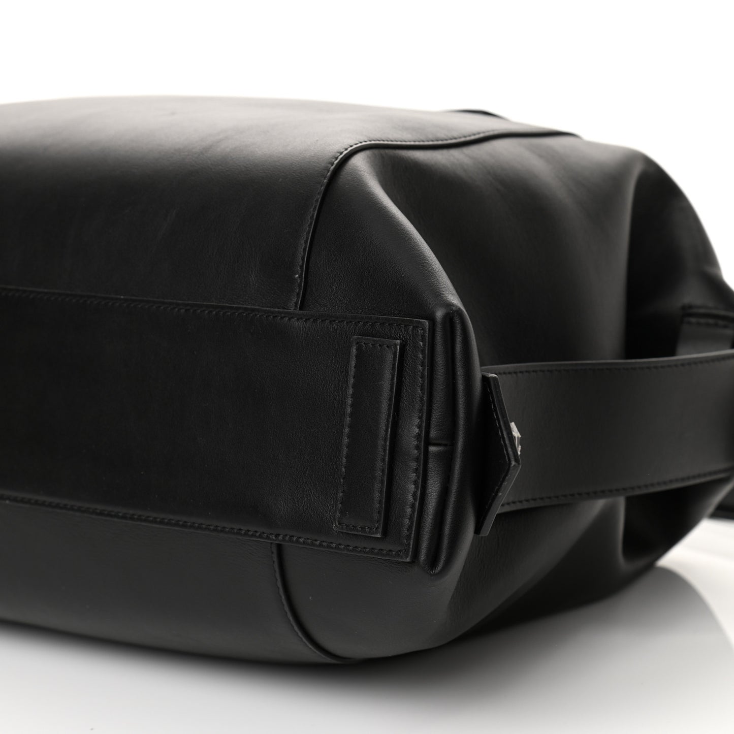 Smooth Calfskin Medium Soft Antigona Black