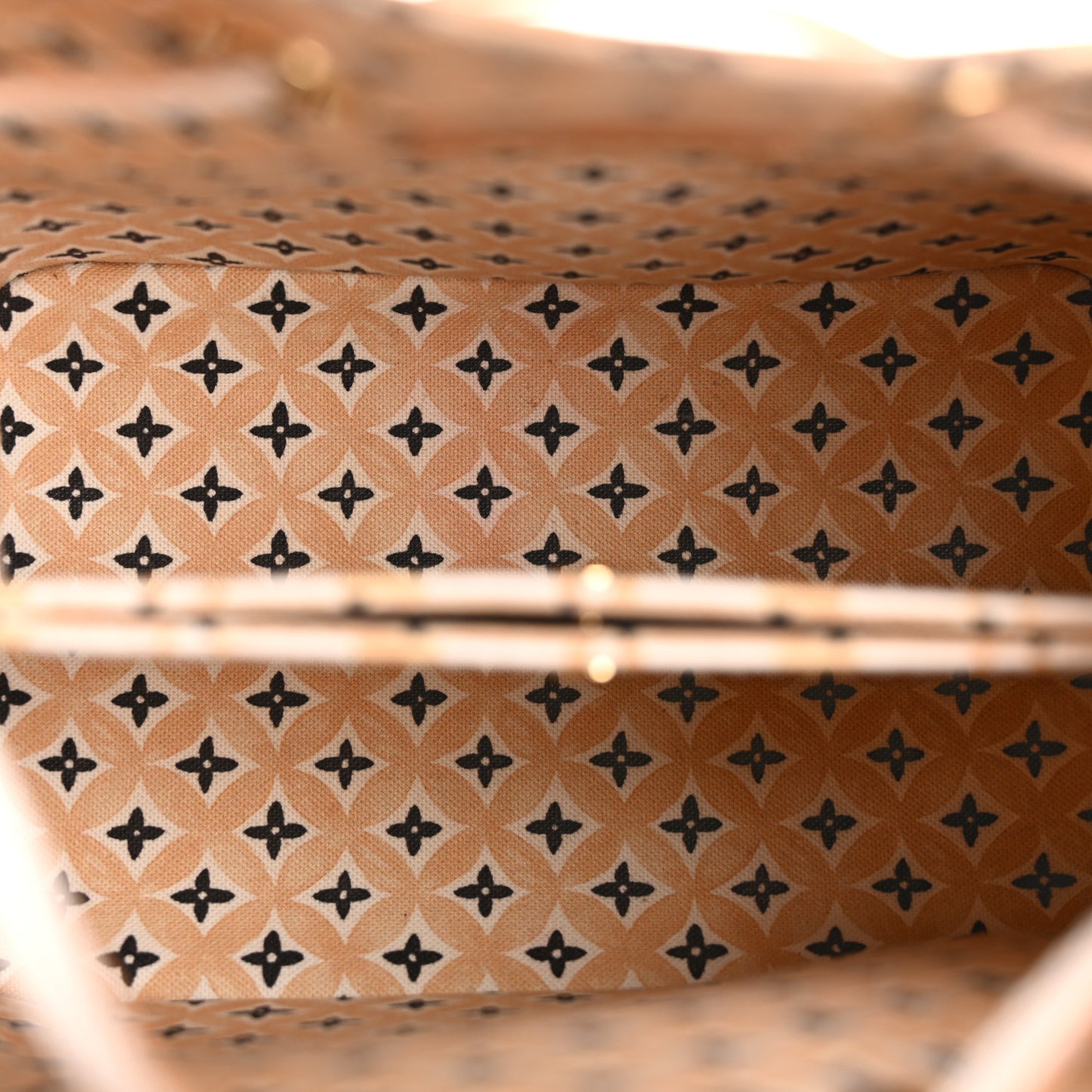 Monogram Giant By The Pool 2.0 Neonoe BB Beige