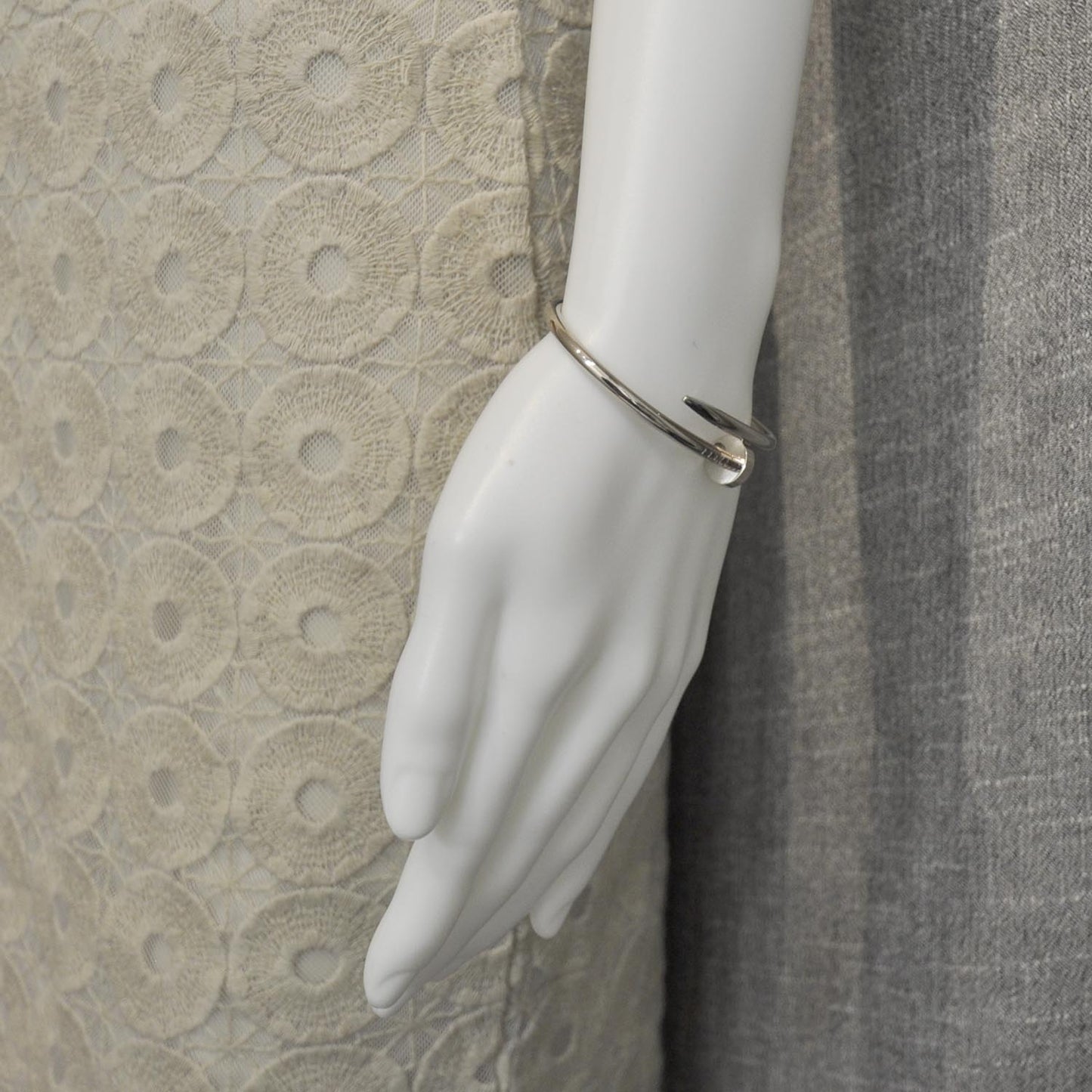 18k White Gold Juste un Clou Bracelet Size 16