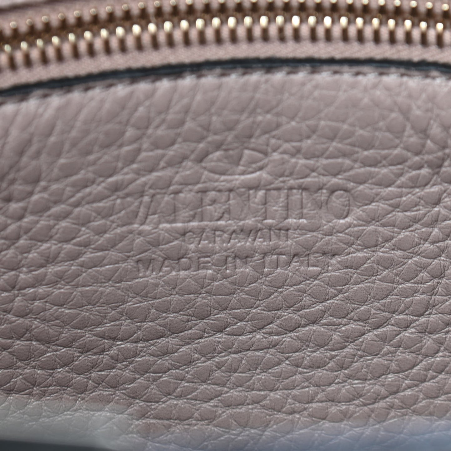 Pebbled Calfskin Small Rockstud Flip-Lock Messenger Bag Poudre