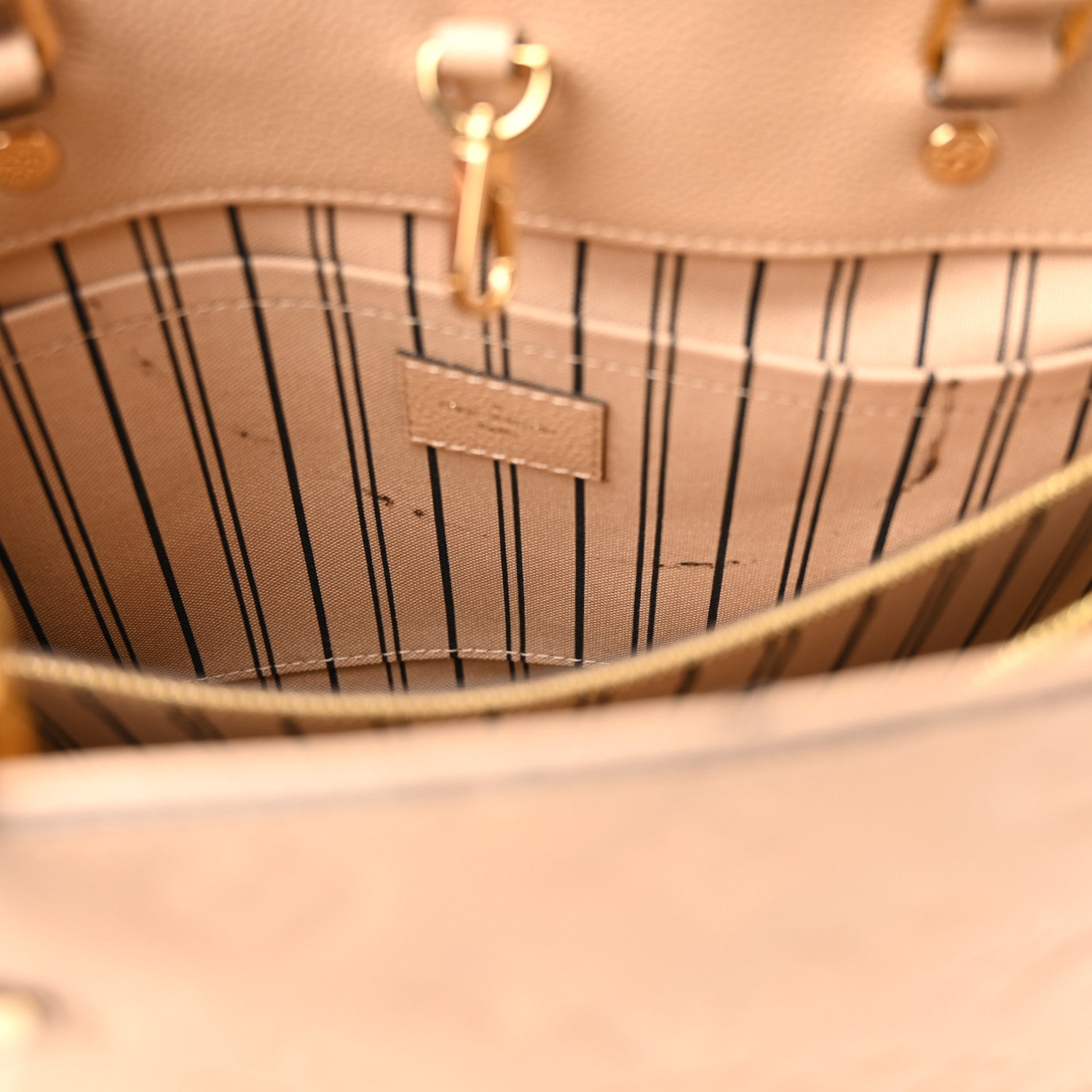 Louis Vuitton Empreinte Montaigne MM Dune 13 of 13