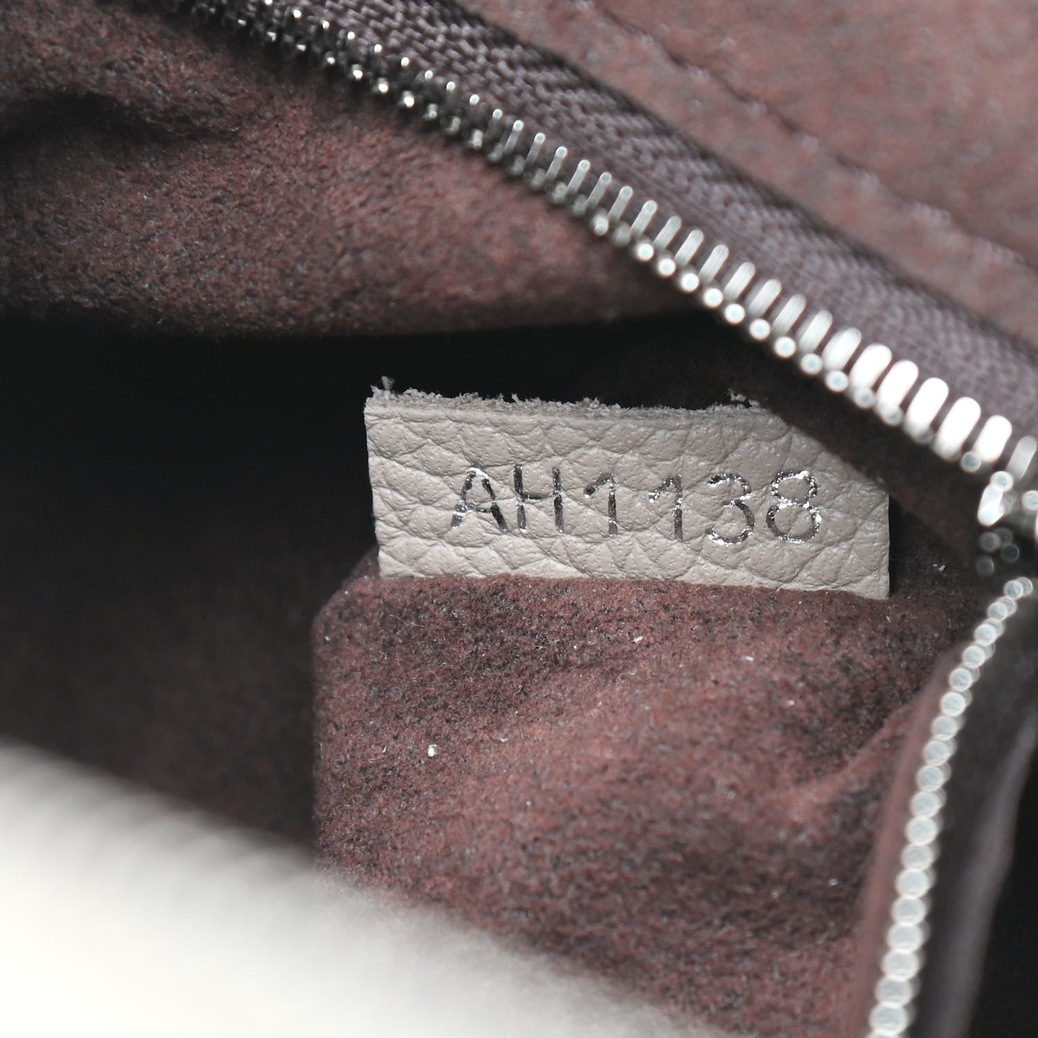 Louis Vuitton Mahina Babylone Chain BB Galet 6 of 9