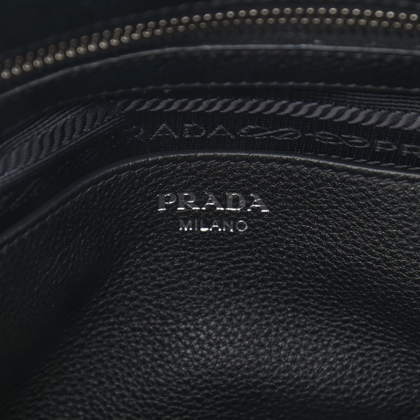 Vitello Daino Hobo Black