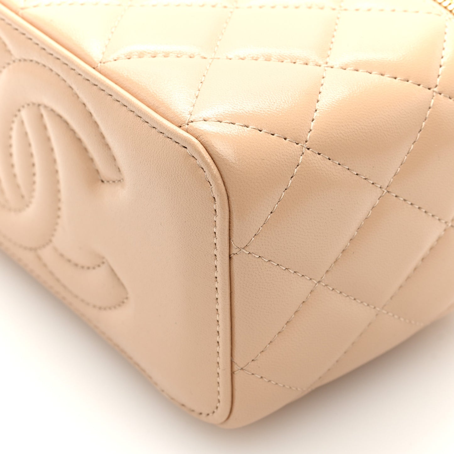 Shiny Lambskin Pearl Quilted Small Vanity Case With Chain Beige