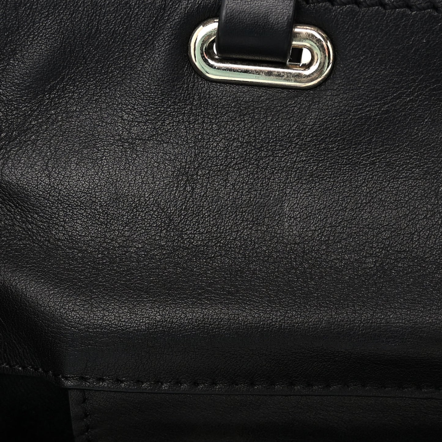 Vitello Medium Rockstud Tote Black