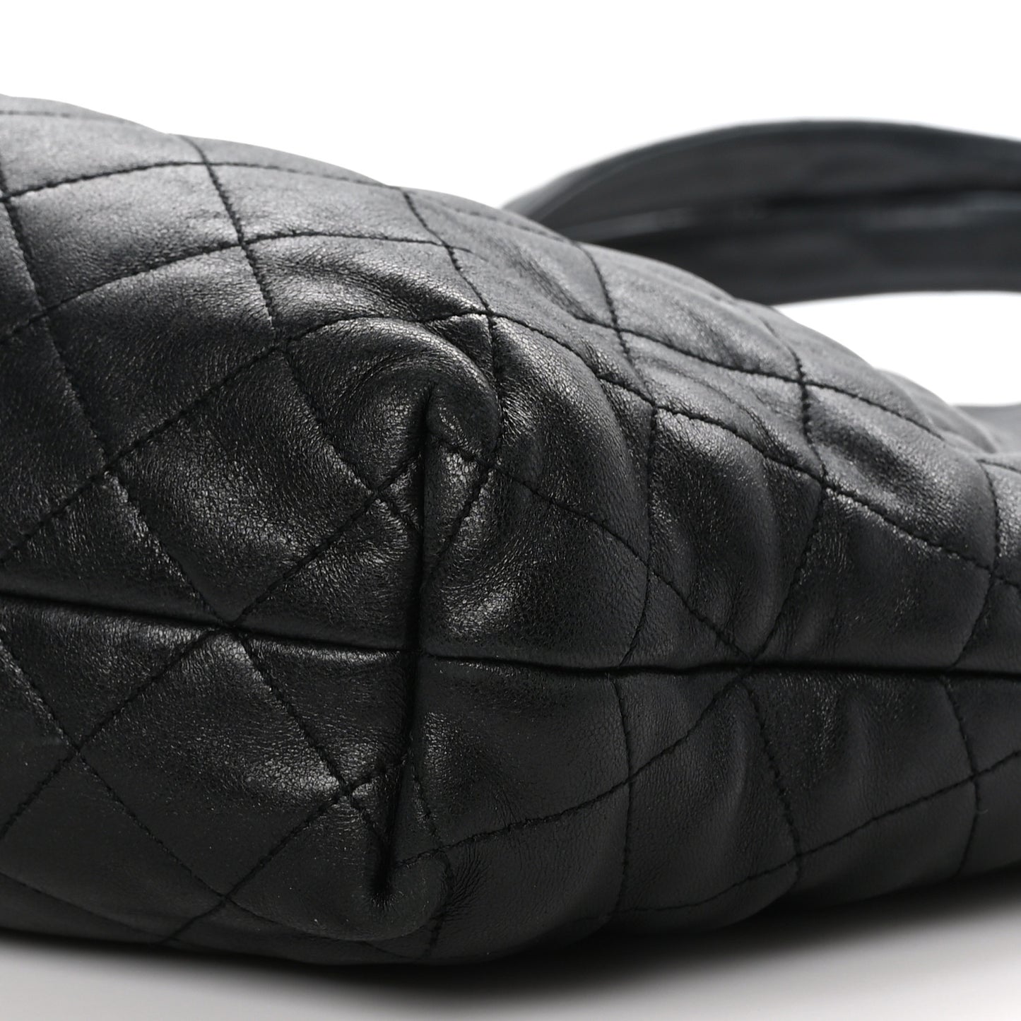 SAINT LAURENT Lambskin Quilted Maxi Icare Shopping Tote Black