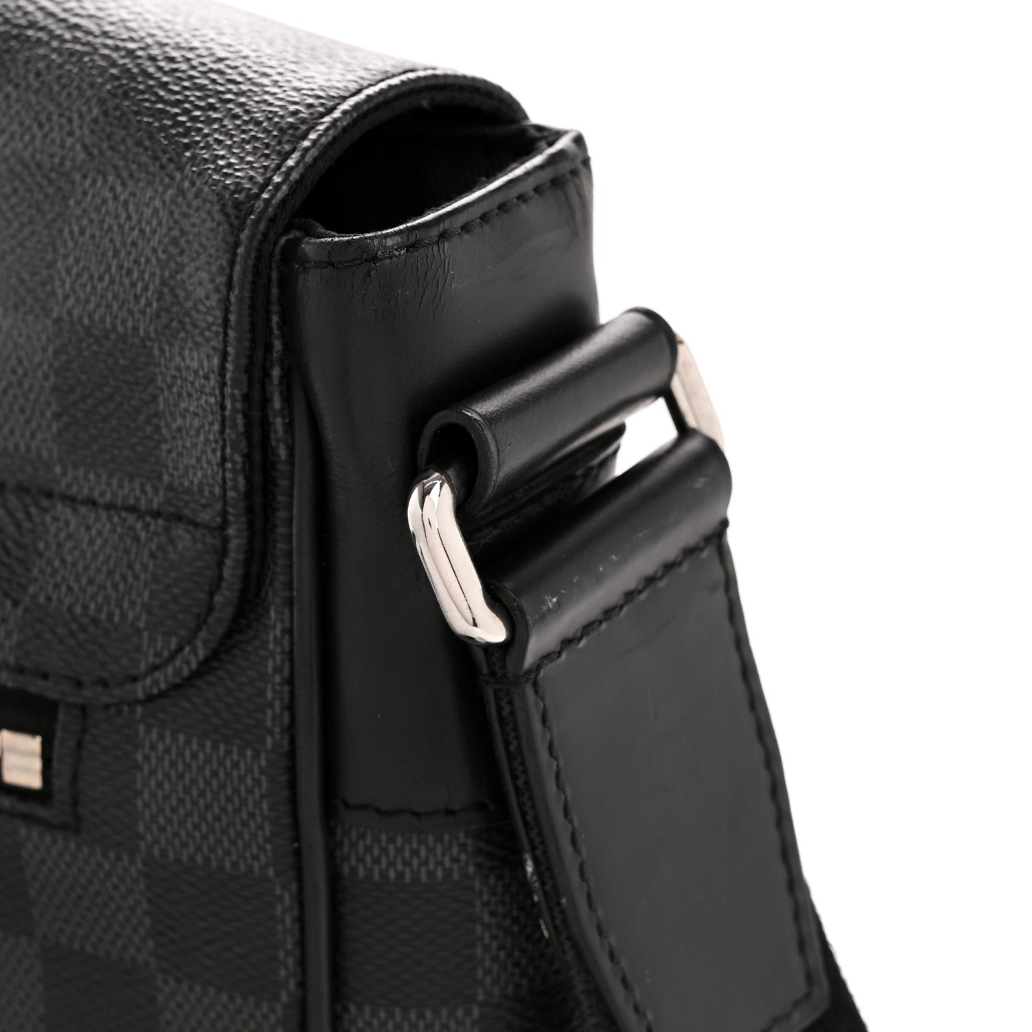 Louis Vuitton Damier Graphite District GM 13 of 14