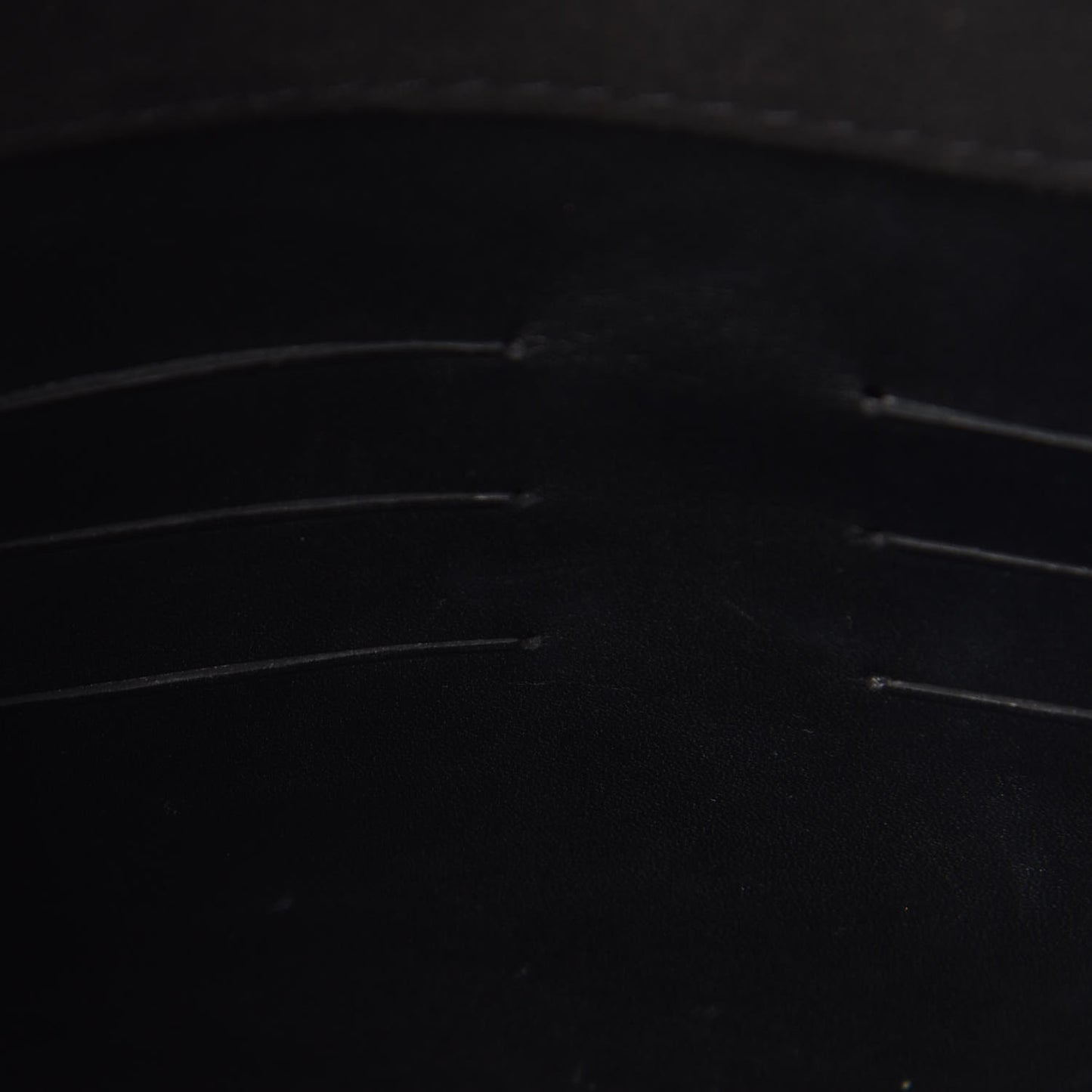 Calfskin Chain Louise GM Black