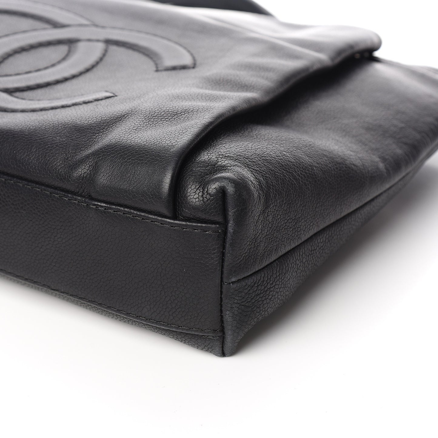 Caviar Large CC Tuck Tote Black