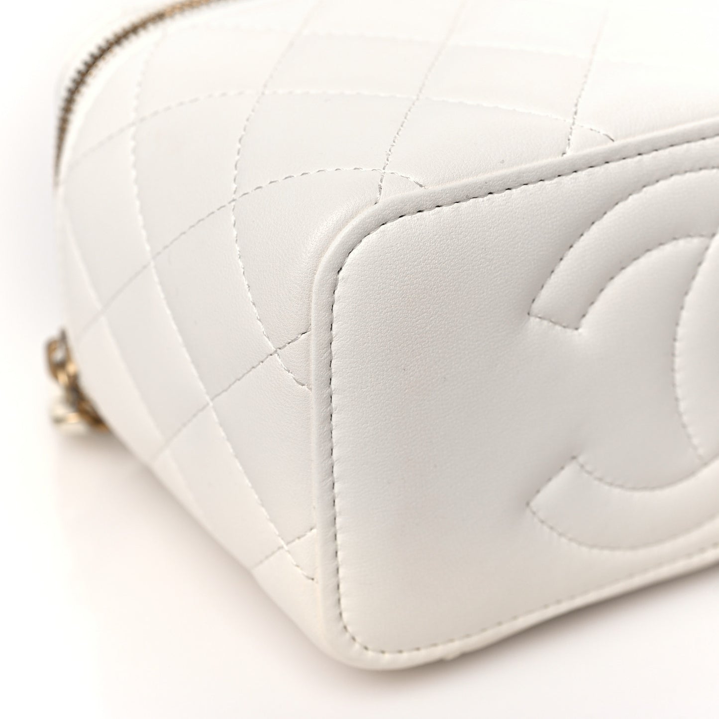 Lambskin Enamel Quilted Small Coco Hearts Vanity Case With Chain White