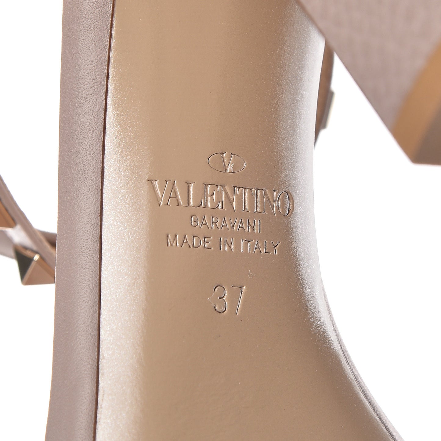 Pebbled Calfskin Rockstud Ankle Strap 5/105mm Sandals 37 Poudre