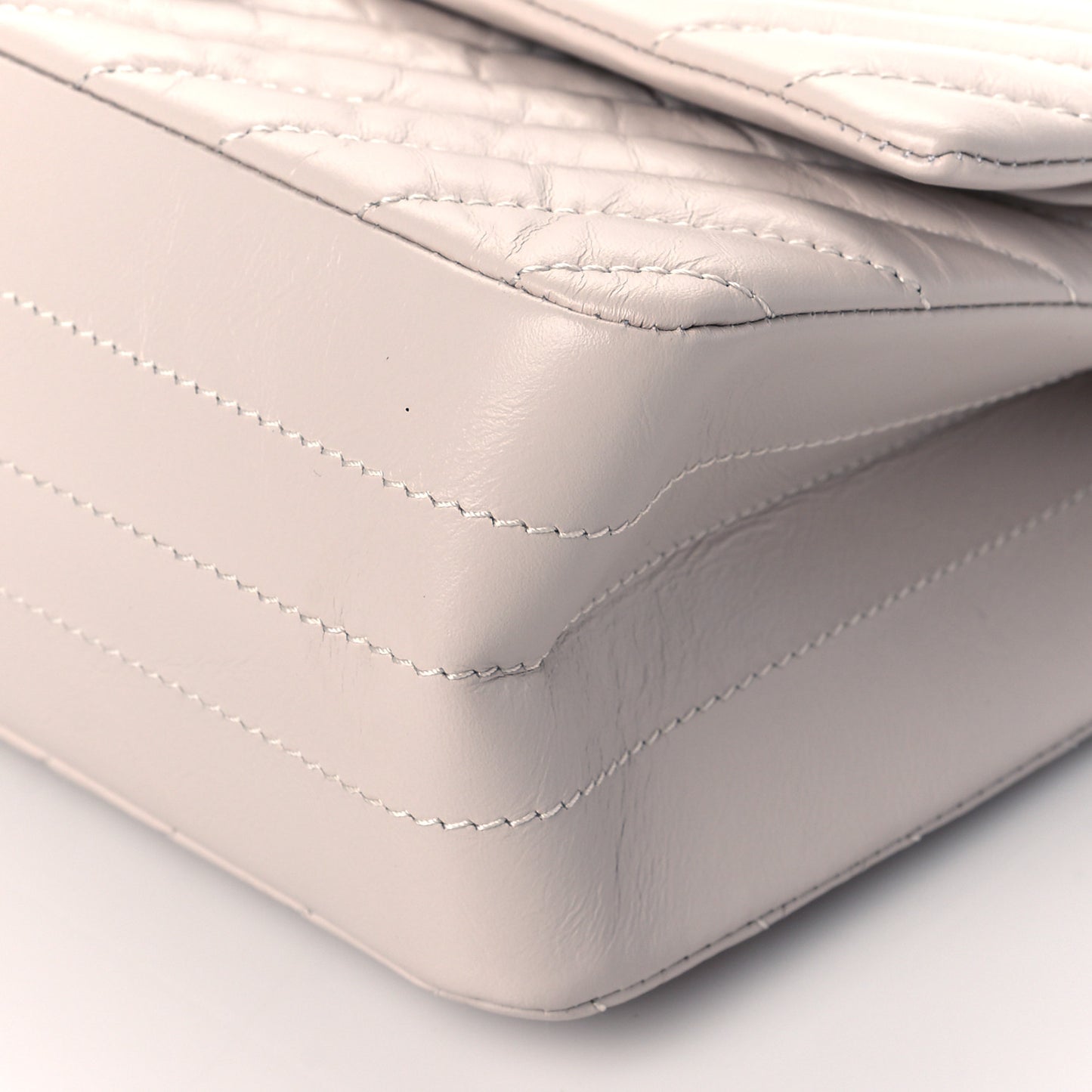 Aged Calfskin Chevron Quilted 2.55 Reissue 225 Flap Ivory
