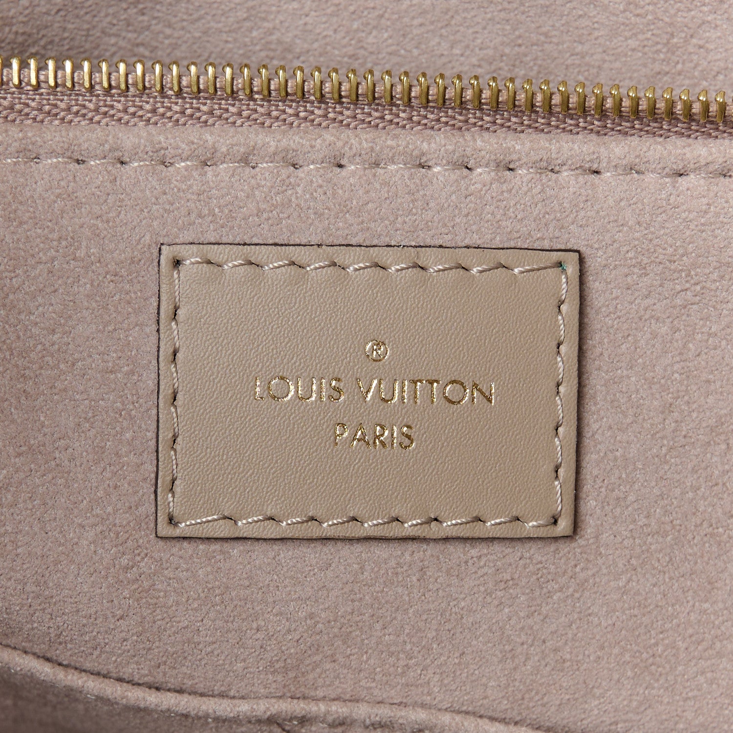 Louis Vuitton Empreinte Monogram Giant Onthego MM Tourterelle 6 of 9