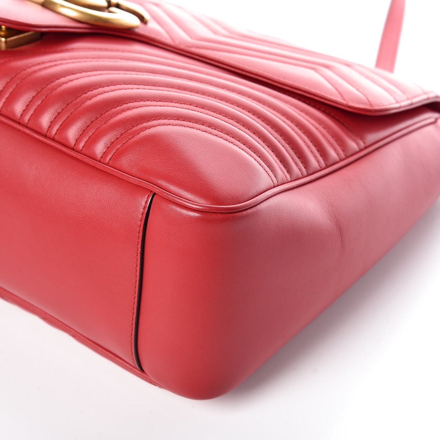 Calfskin Matelasse Large GG Marmont Shoulder Bag Hibiscus Red