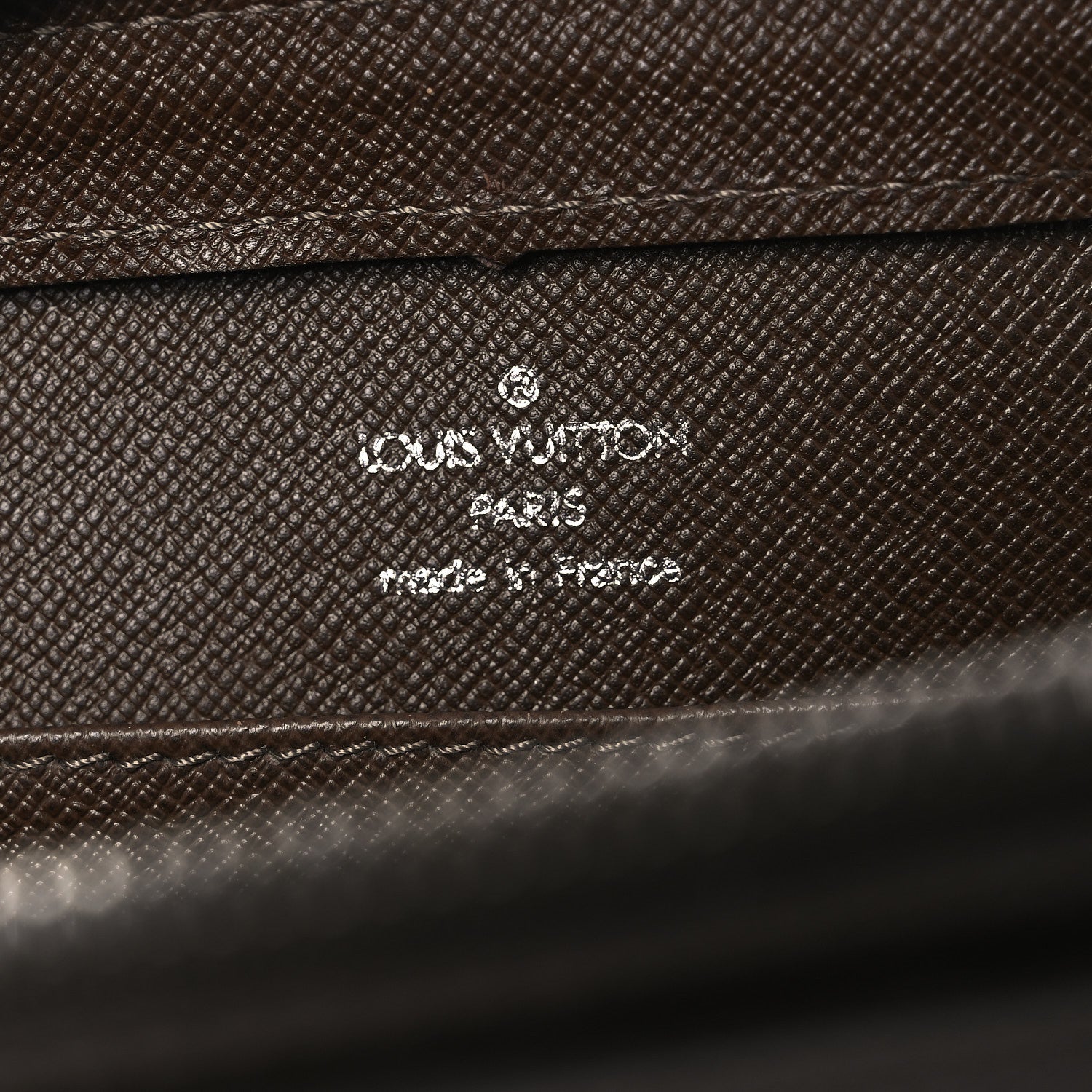 Louis Vuitton Taiga Baikal Pochette Grizzli 6 of 11
