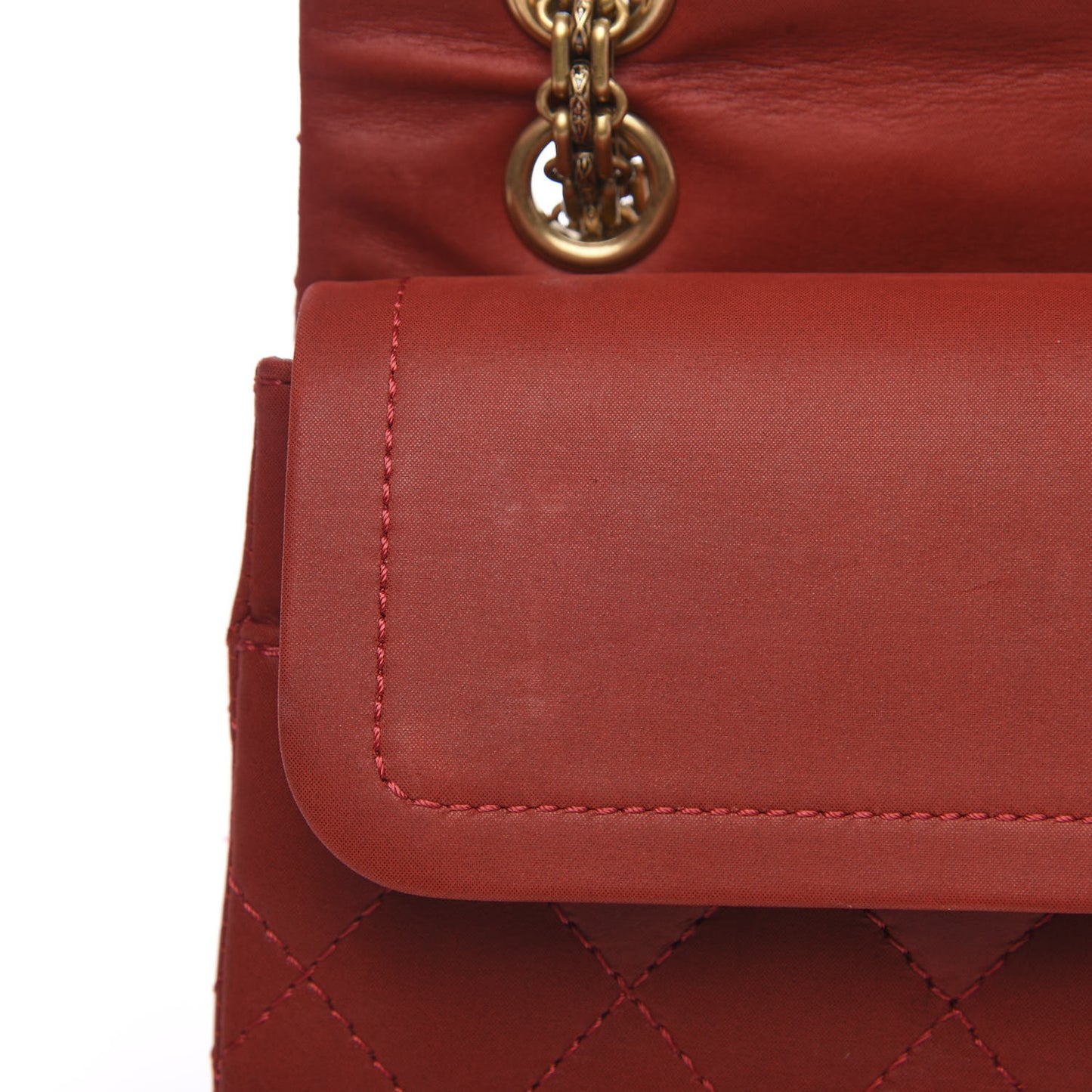 Iridescent Calfskin Quilted 2.55 Reissue 226 Flap Red