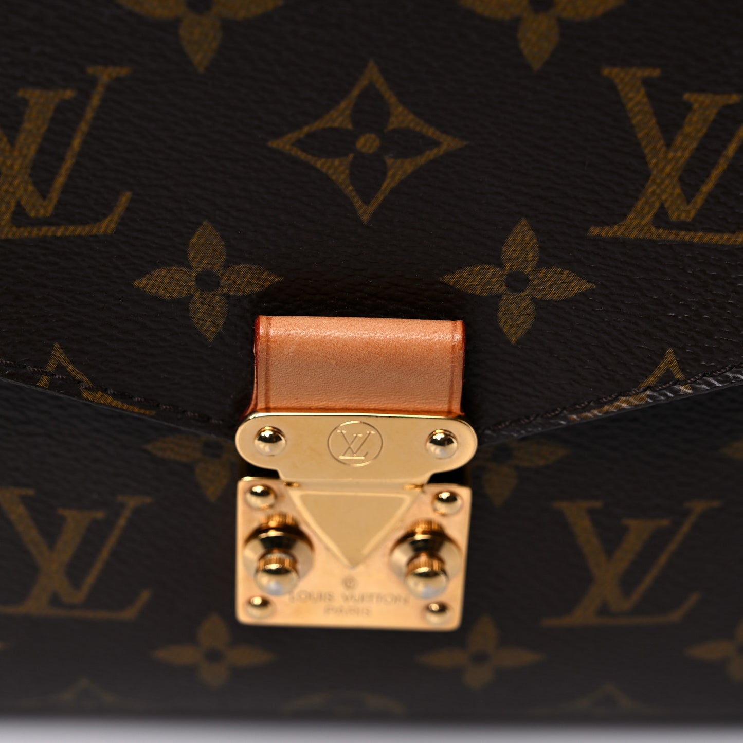 Monogram Metis