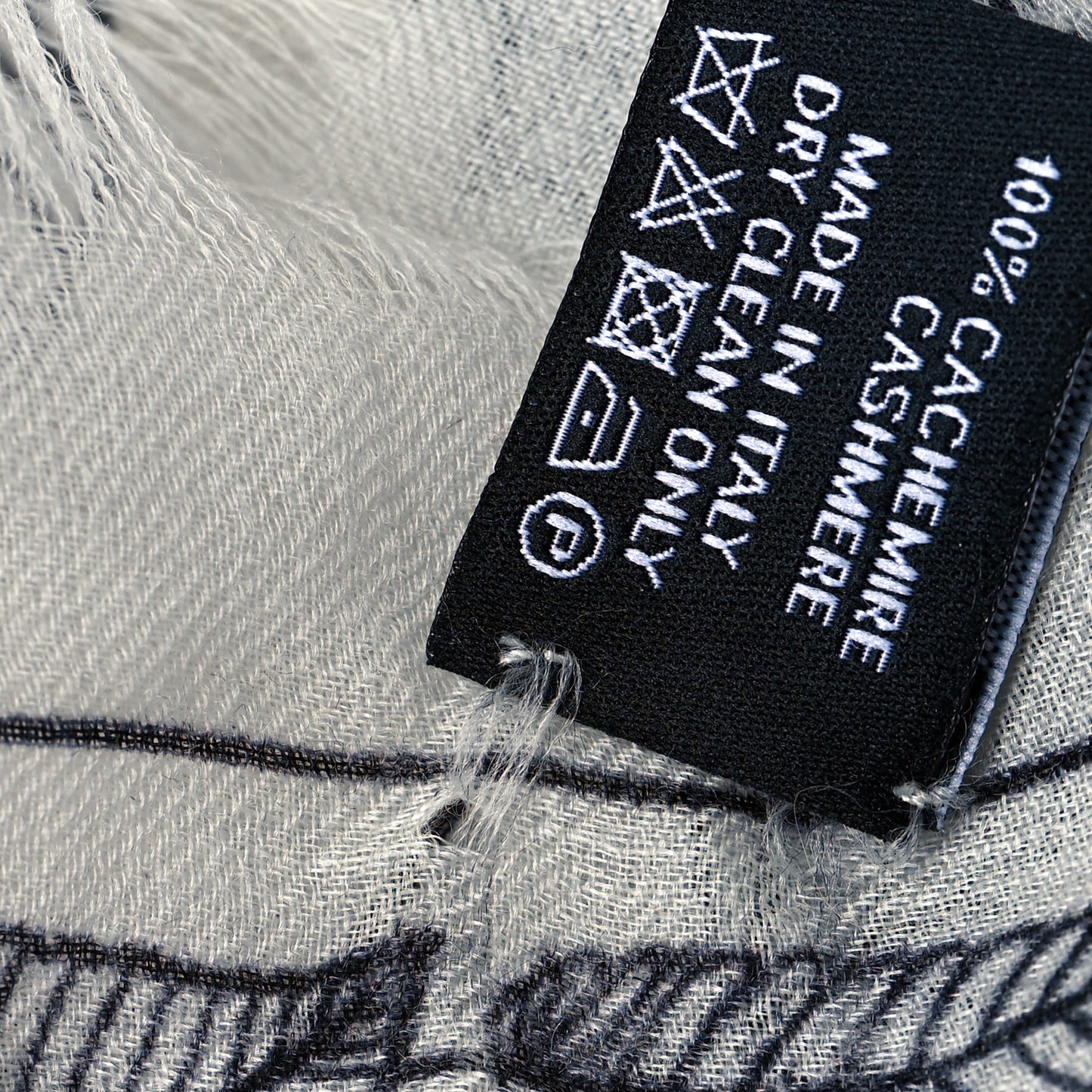 Cashmere CC Logo Leaves Scarf White Black