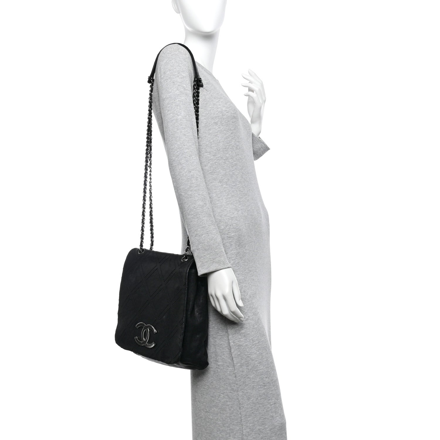 Chanel Calfskin Diamond Stitch Large Messenger Black 2 of 14