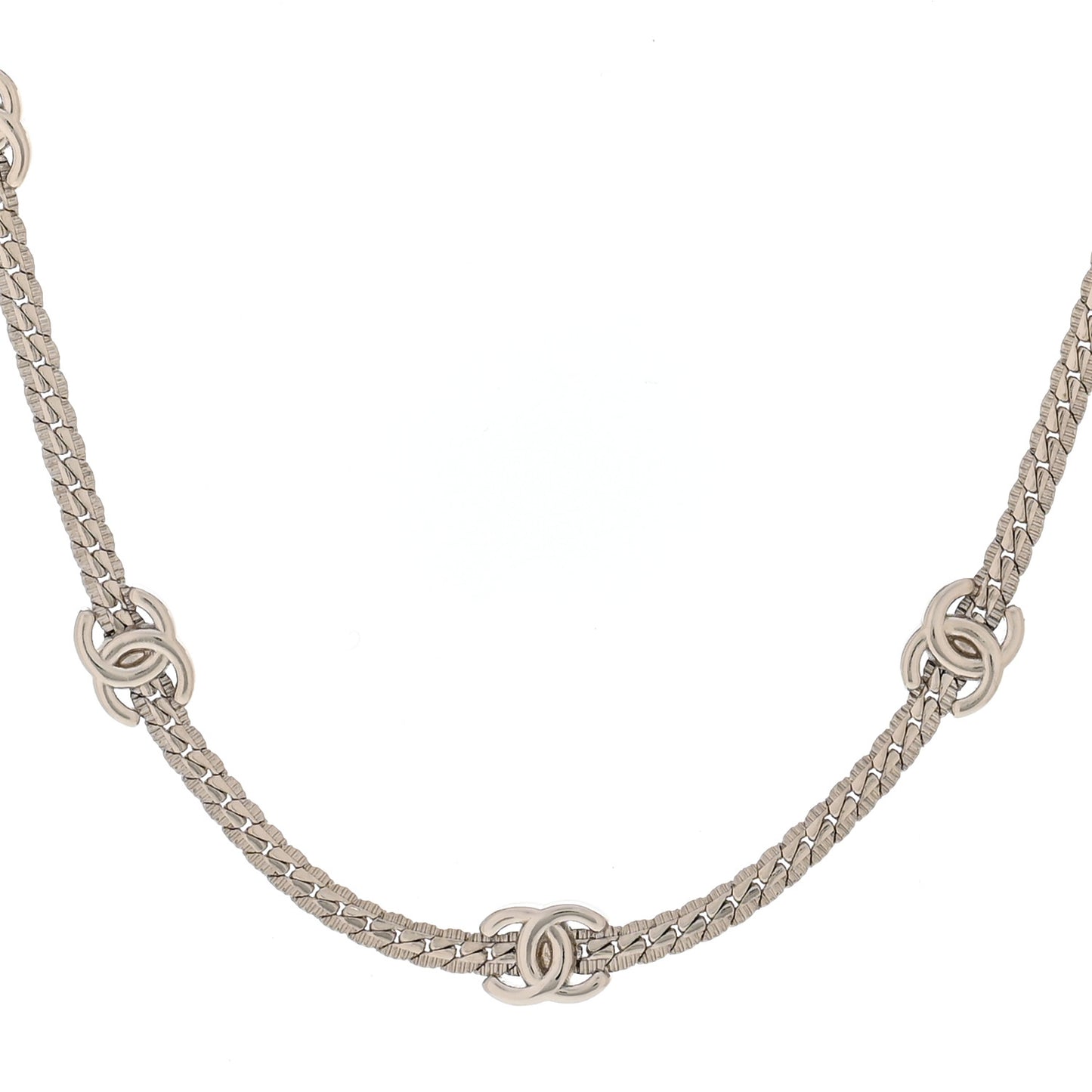 Metal CC Short Chain Necklace Silver