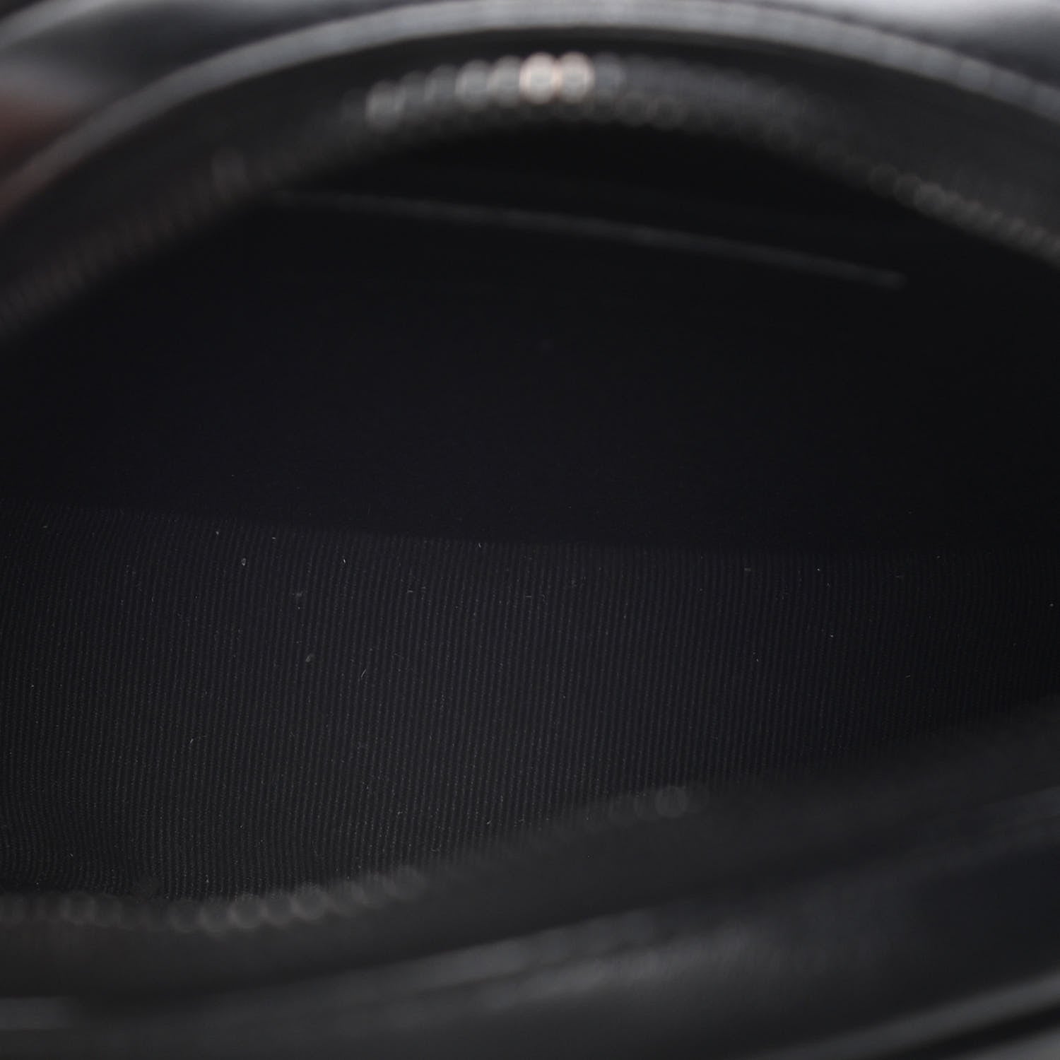 Saint Laurent Calfskin Matelasse Chevron Round Vinyle Camera Bag Black 6 of 10