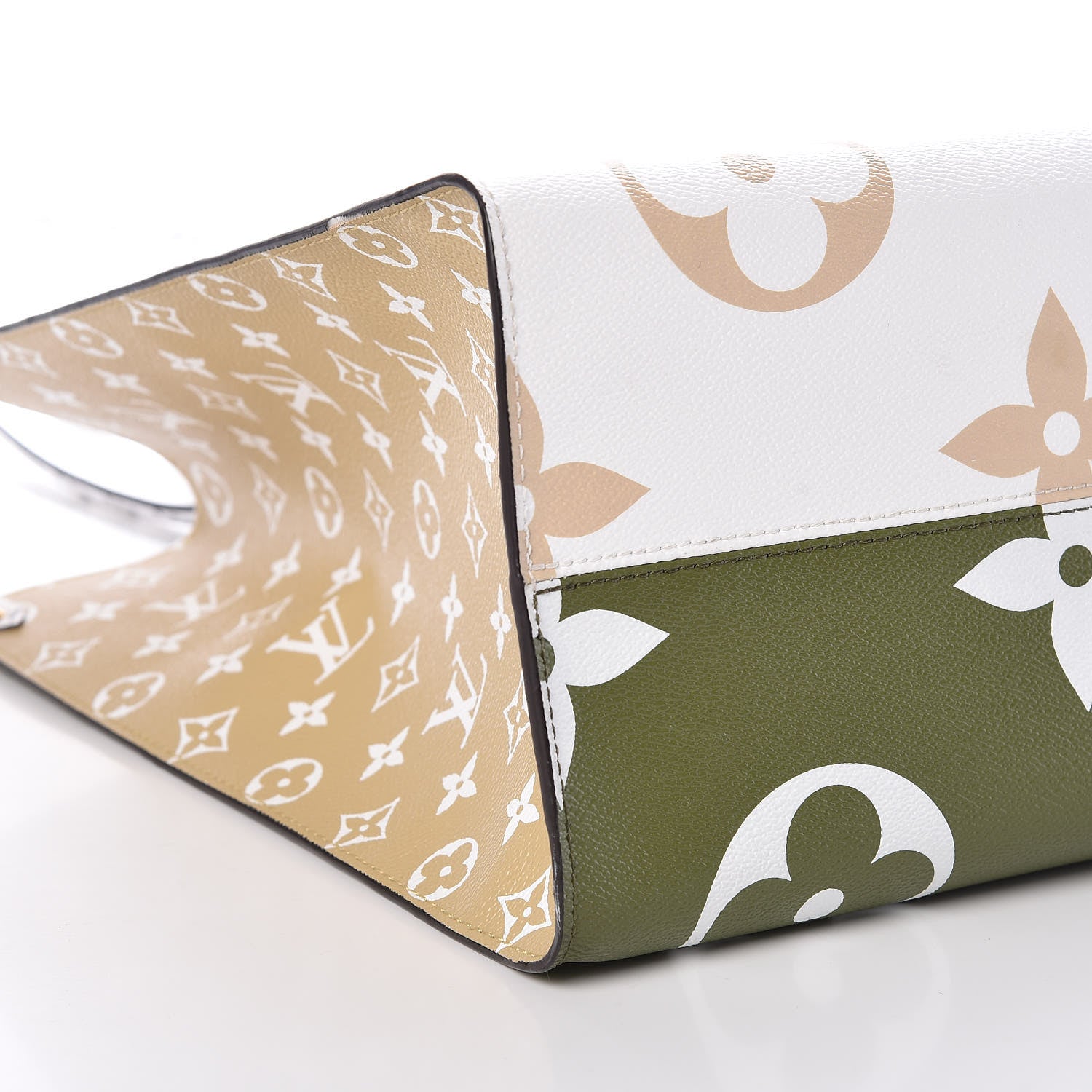 Louis Vuitton Monogram Giant Onthego GM Kaki Beige 6 of 11
