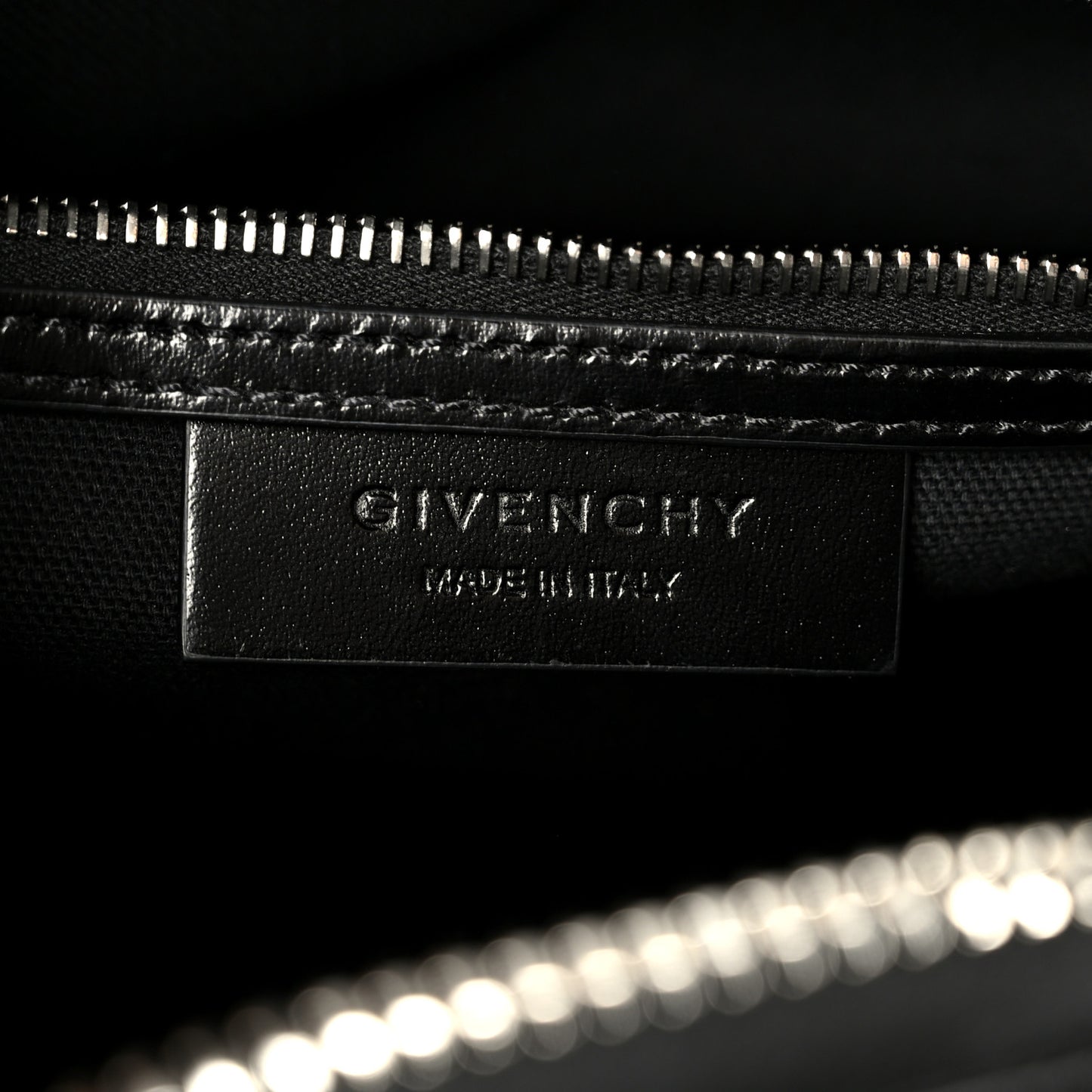 Shiny Lord Calfskin Medium Antigona Black